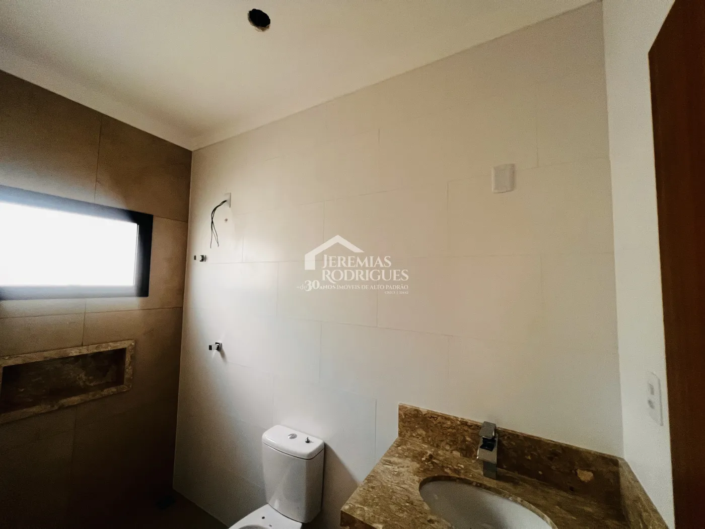 Casa à venda com 3 suítes no Condomínio Campos do Conde I em Tremembé/SP