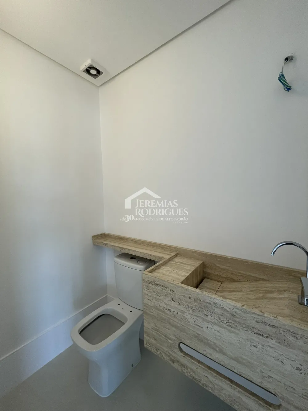 Apartamento com 3 suítes, 211 m² no Edifício Europa em Taubaté/SP