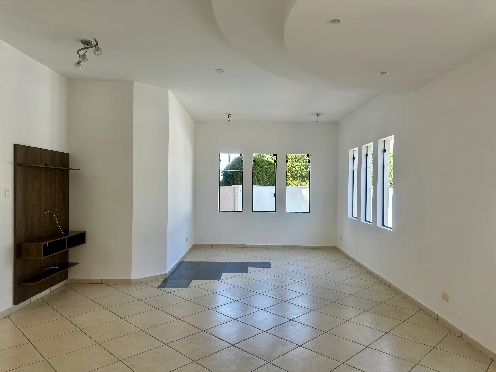 Casa para venda e locação no Condomínio Taubaté Village em Taubaté/SP.