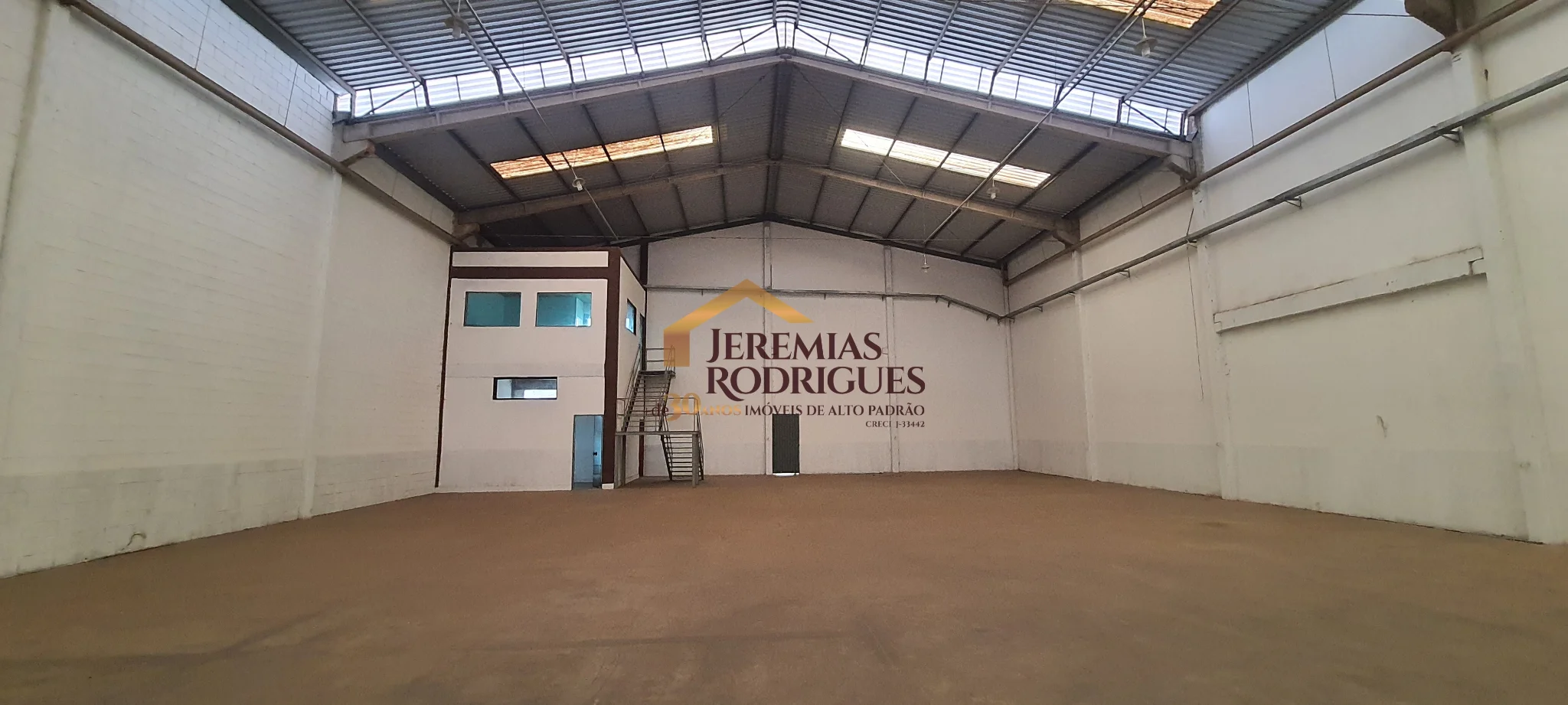 Galpão comercial para alugar em Pindamonhangaba/SP.