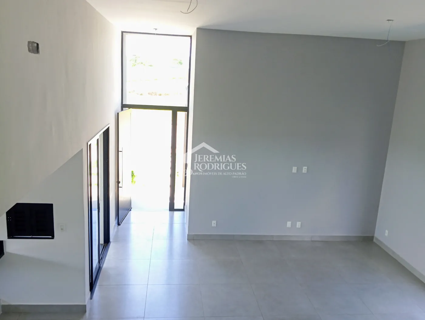 Casa assobradada à venda com 3 suítes no Condomínio Cyrela Landscape em Taubaté/SP.