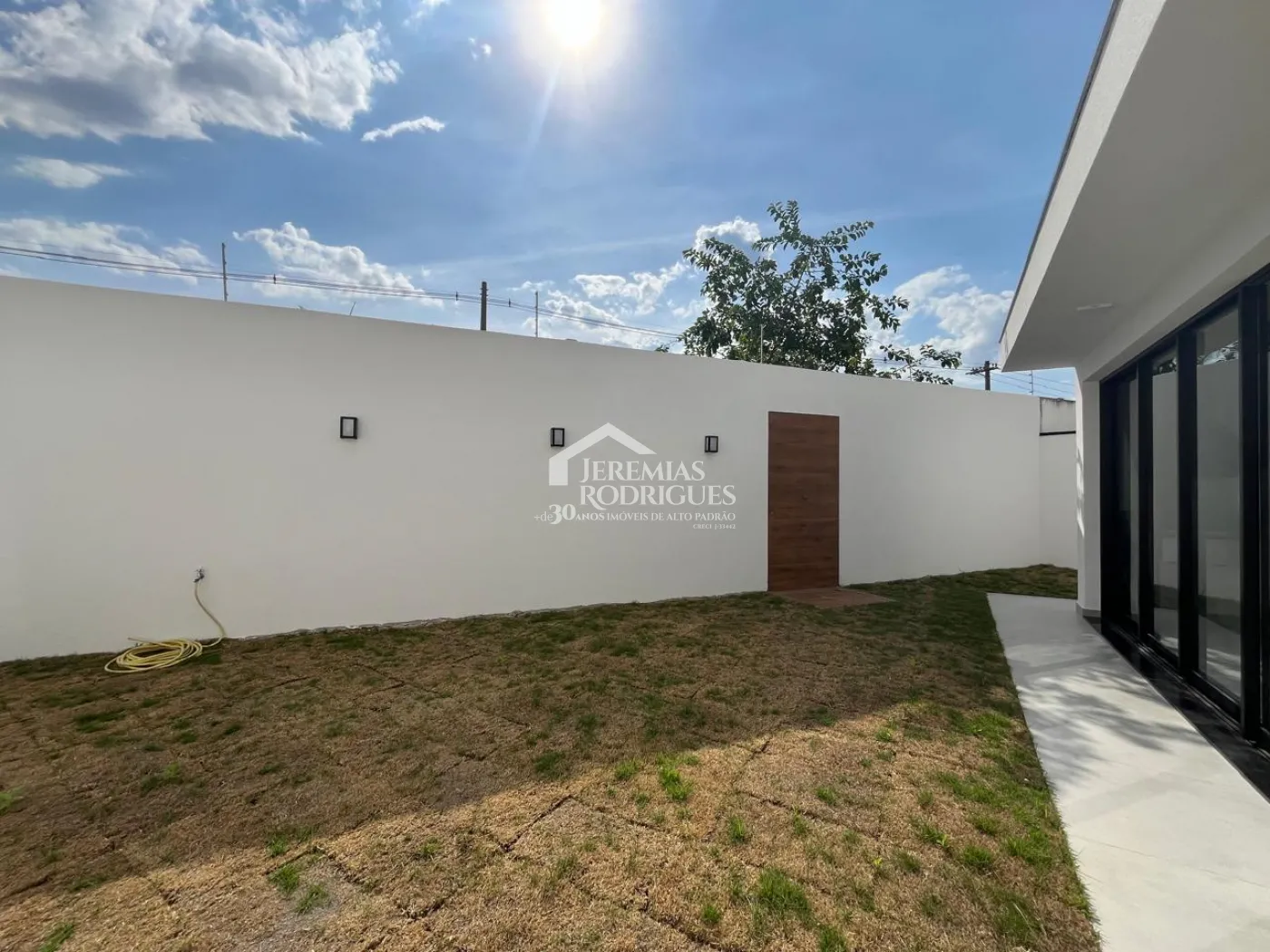 Casa com 3 dormitórios, 199 m² - Condomínio Parque das Araucárias - Tremembé/SP.