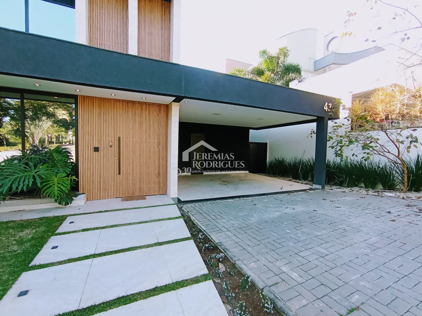 Casa à venda com 5 dormitórios no Condomínio Reserva dos Lagos em Pindamonhangaba/SP.