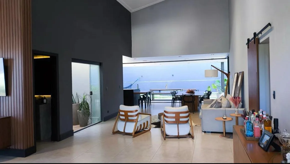 Casa com 3 dormitórios no Condomínio Santa Helena em Caçapava/SP.