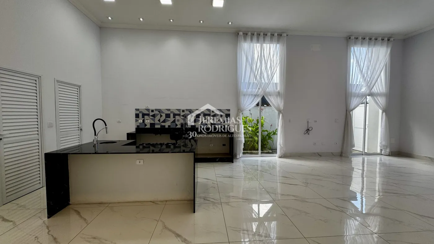 Casa para venda com 3 suítes no Condomínio Reserva dos Lagos em Pindamonhangaba/SP