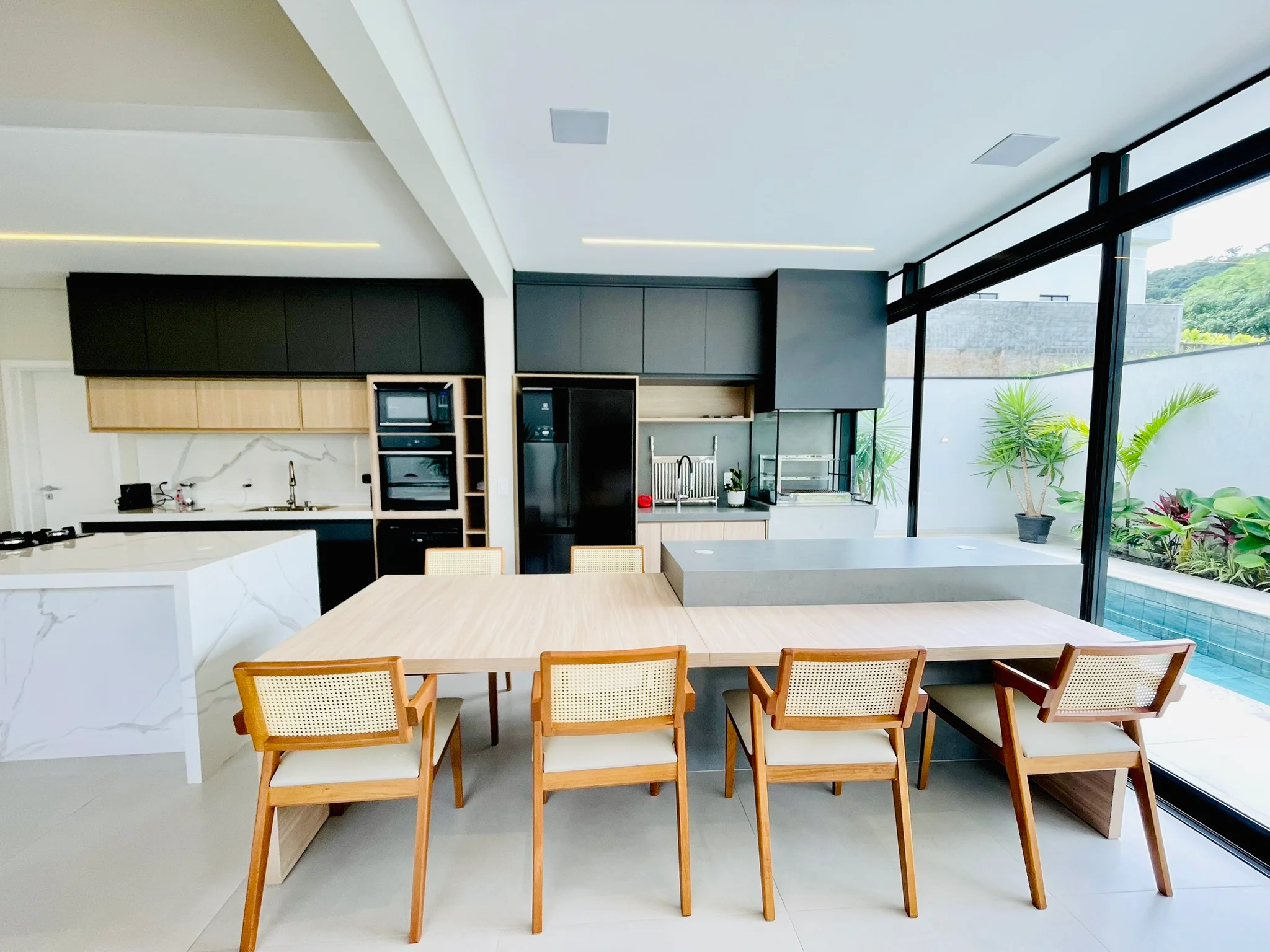 Casa à venda com 4 dormitórios no Condomínio Cyrela Landscape em Taubaté/SP. 