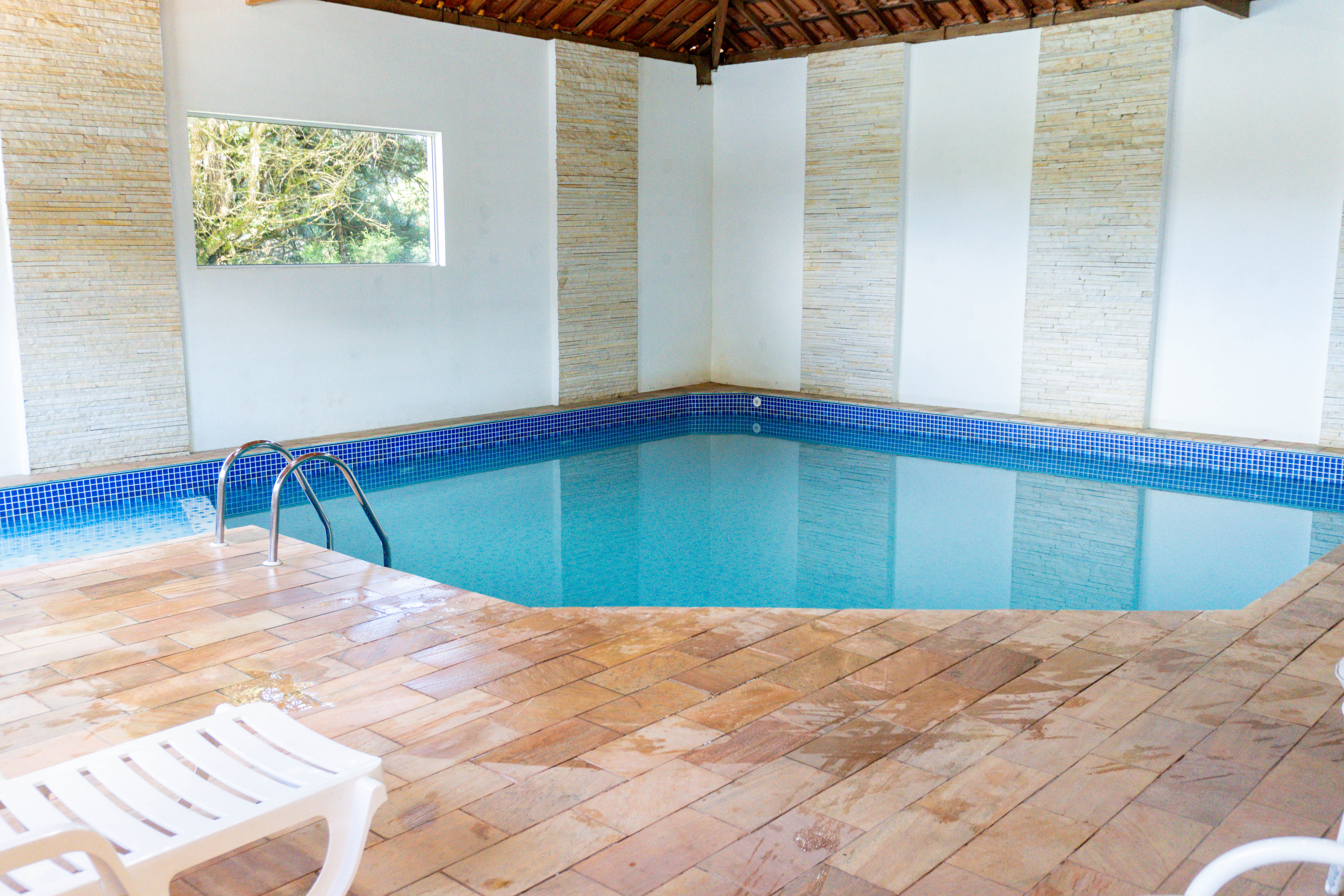 Pousada à venda com 6 suítes no bairro Vila Marinella em Campos do Jordão/SP.