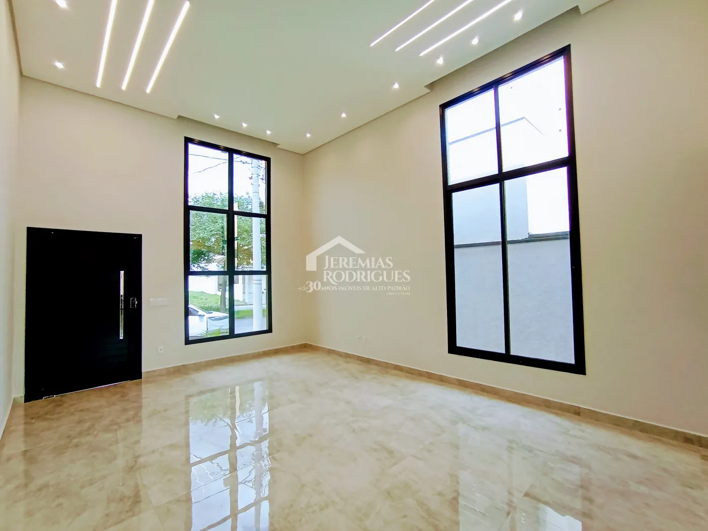 Casa à venda com 300 m² no Condomínio Ouro Ville em Taubaté/SP.