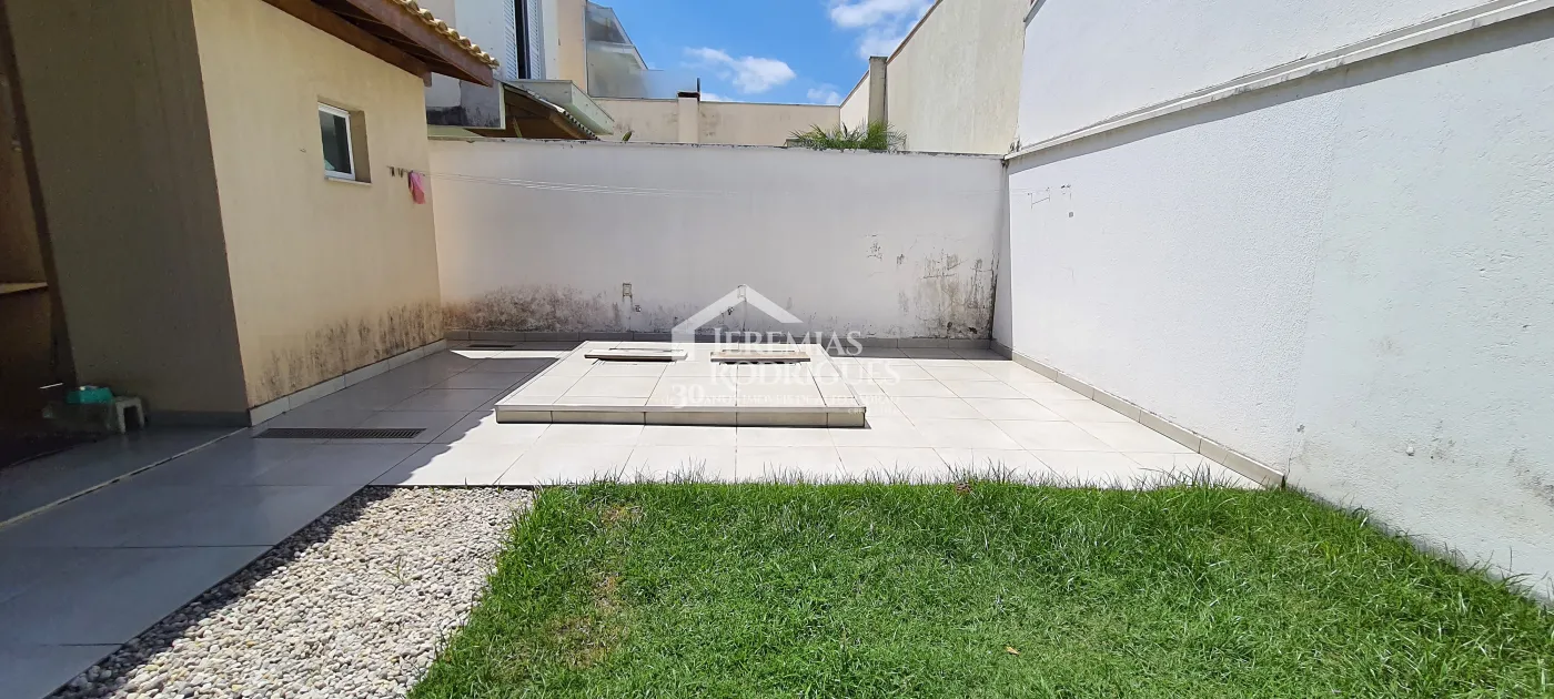 Casa com 3 suítes para venda no Condomínio Campos Do Conde II Versailles em Tremembé/SP