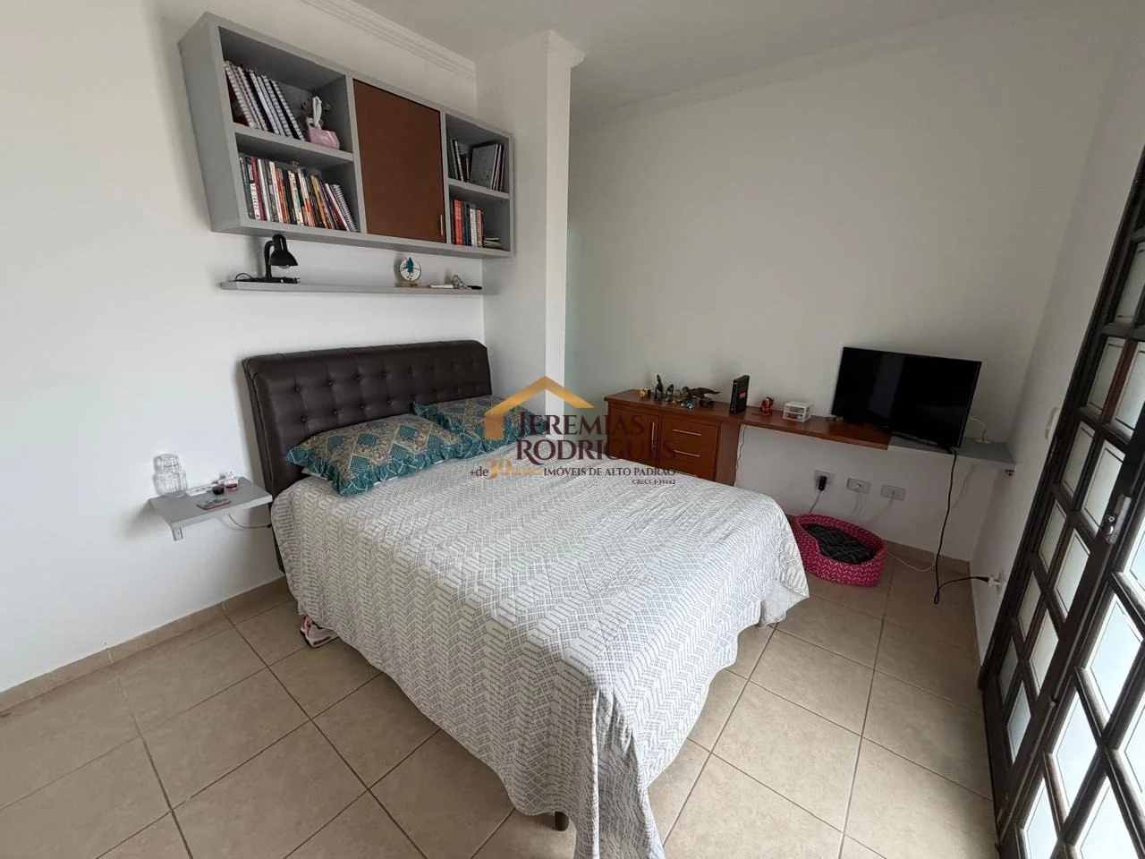 Casa à venda no Condomínio Real Ville em Pindamonhangaba/SP.