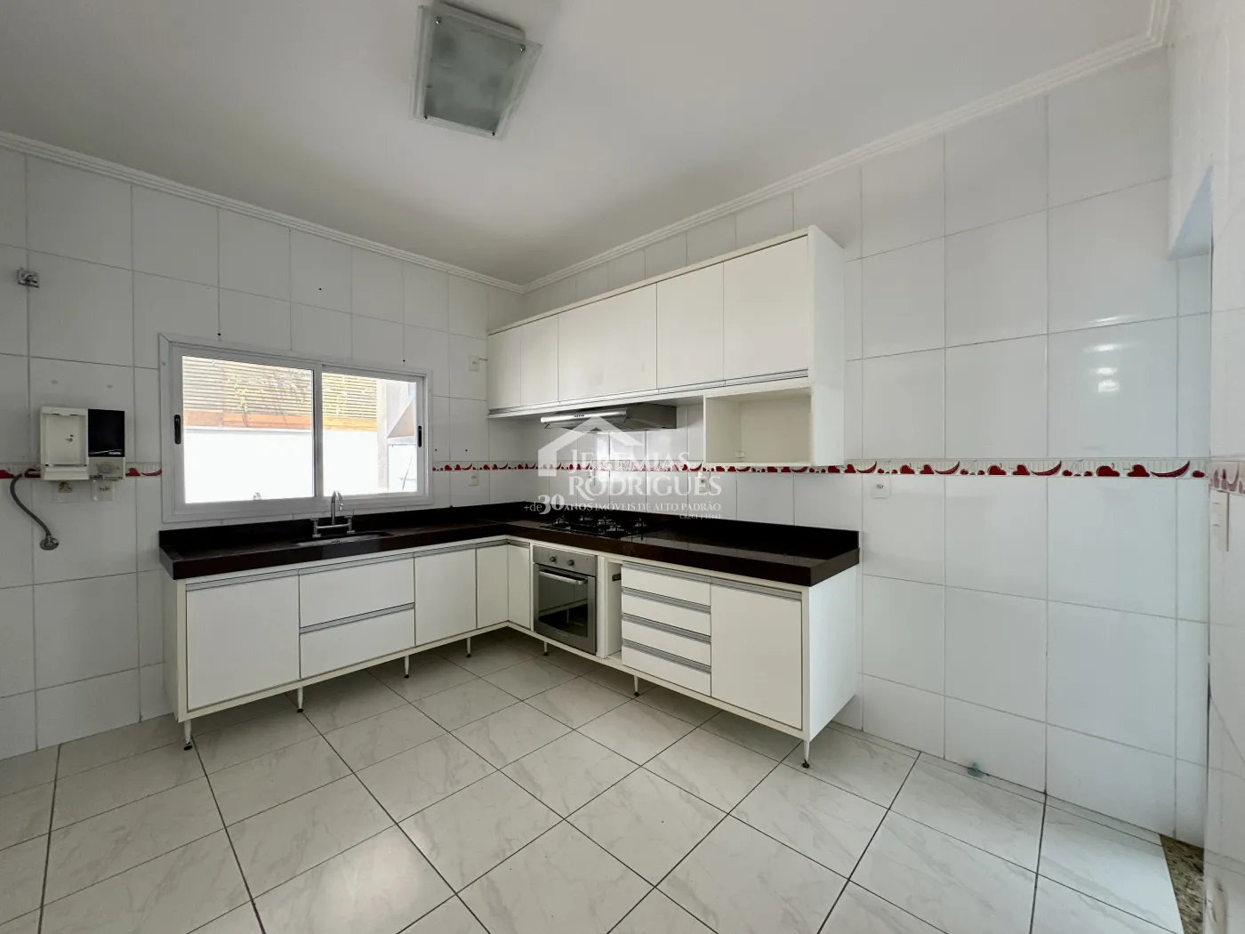 Casa para venda e locação com 4 suítes no Condomínio Campos do Conde II em Tremembé/SP