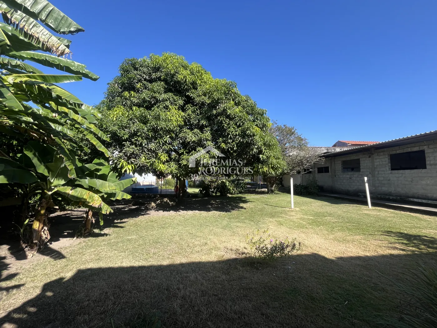 Terreno com 1.800 m² no bairro Campo Alegre em Pindamonhangaba/SP.