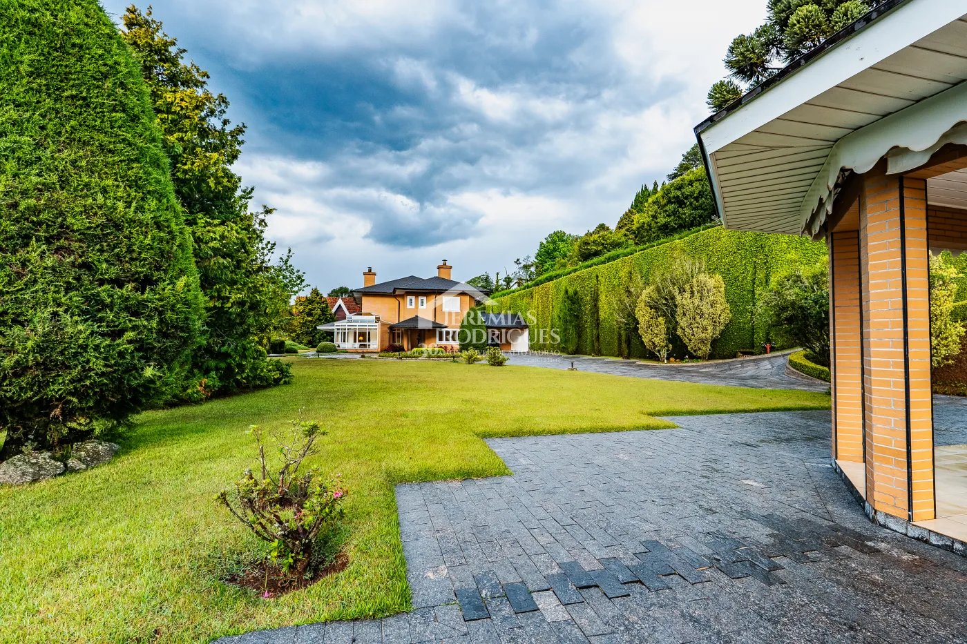 Casa com 4 suítes, 670 m² - Alto do Capivari - Campos do Jordão/SP.