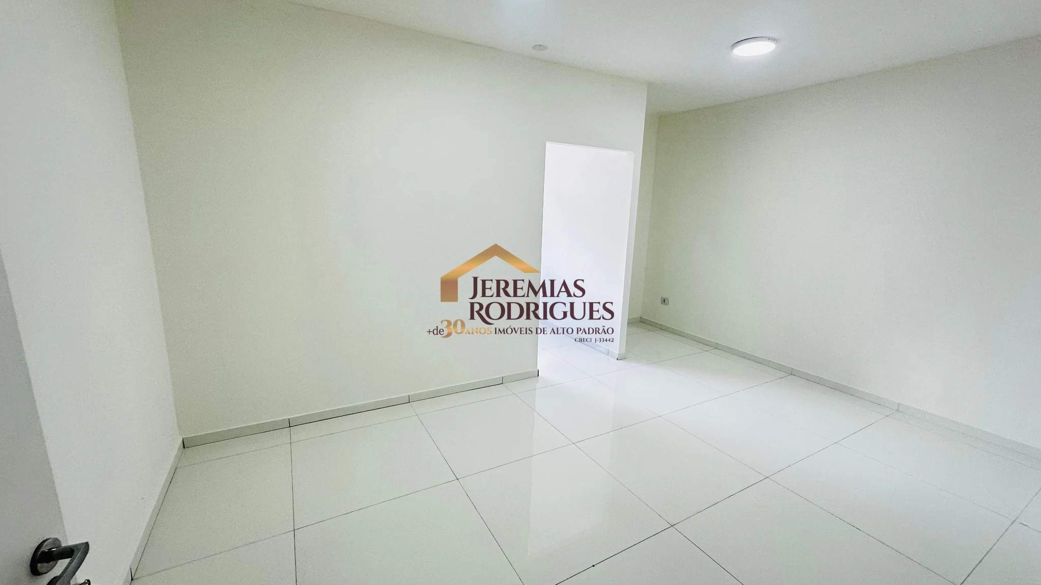 3 Salas comerciais para locação no bairro São Benedito em Pindamonhangaba/SP.