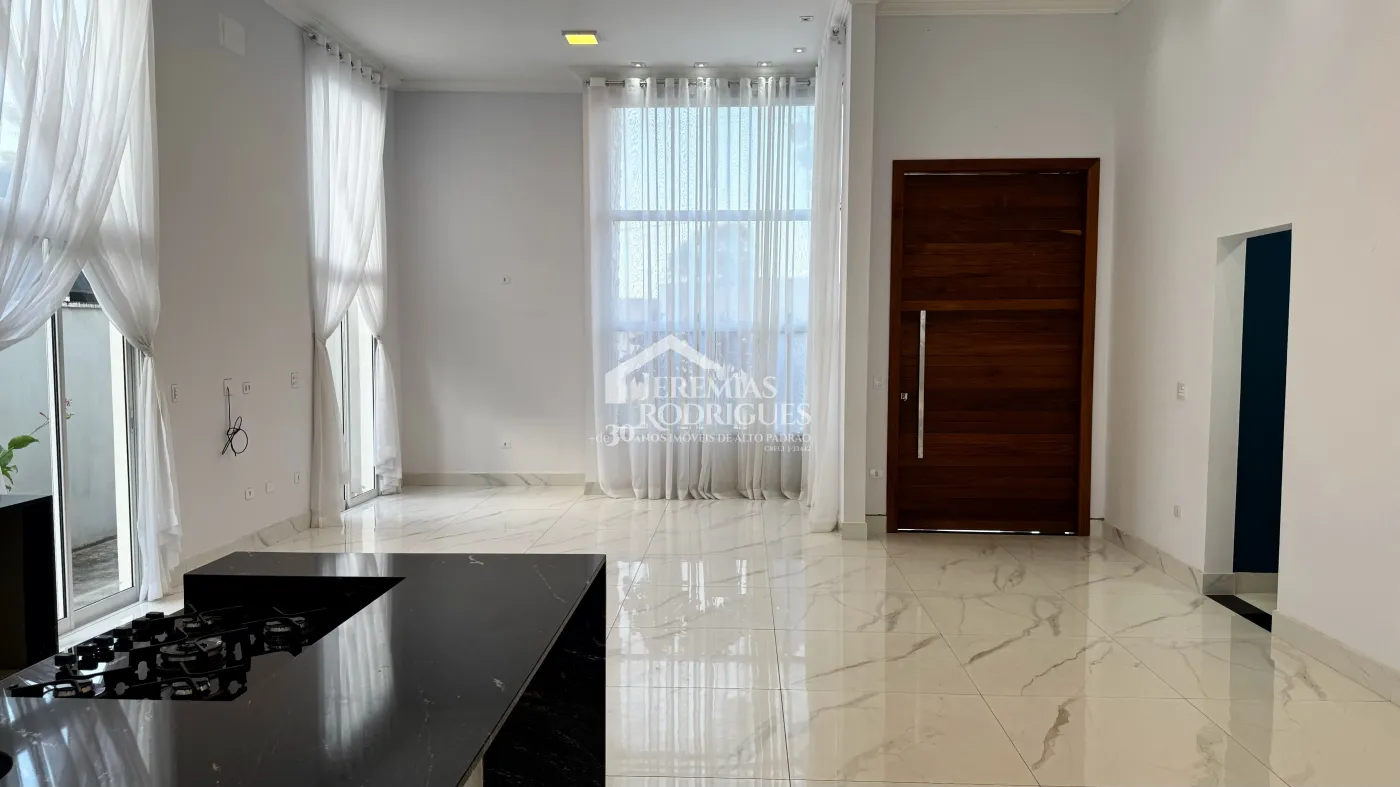 Casa para venda com 3 suítes no Condomínio Reserva dos Lagos em Pindamonhangaba/SP