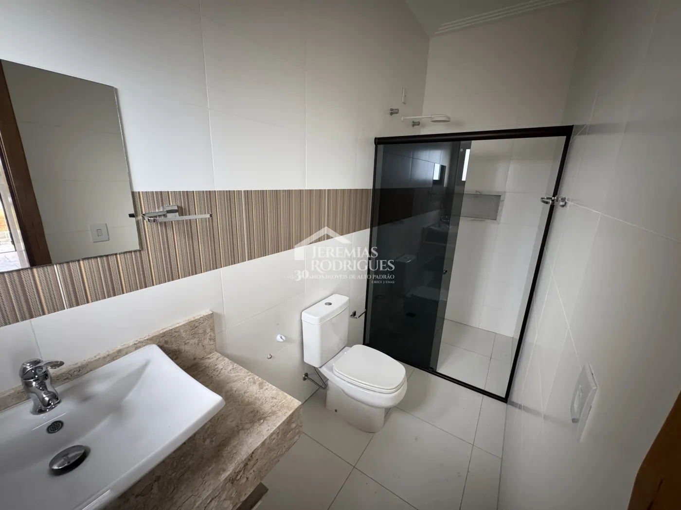 Casa para venda e locação com 4 suítes no Condomínio Village Splendore em Pindamonhangaba/SP.