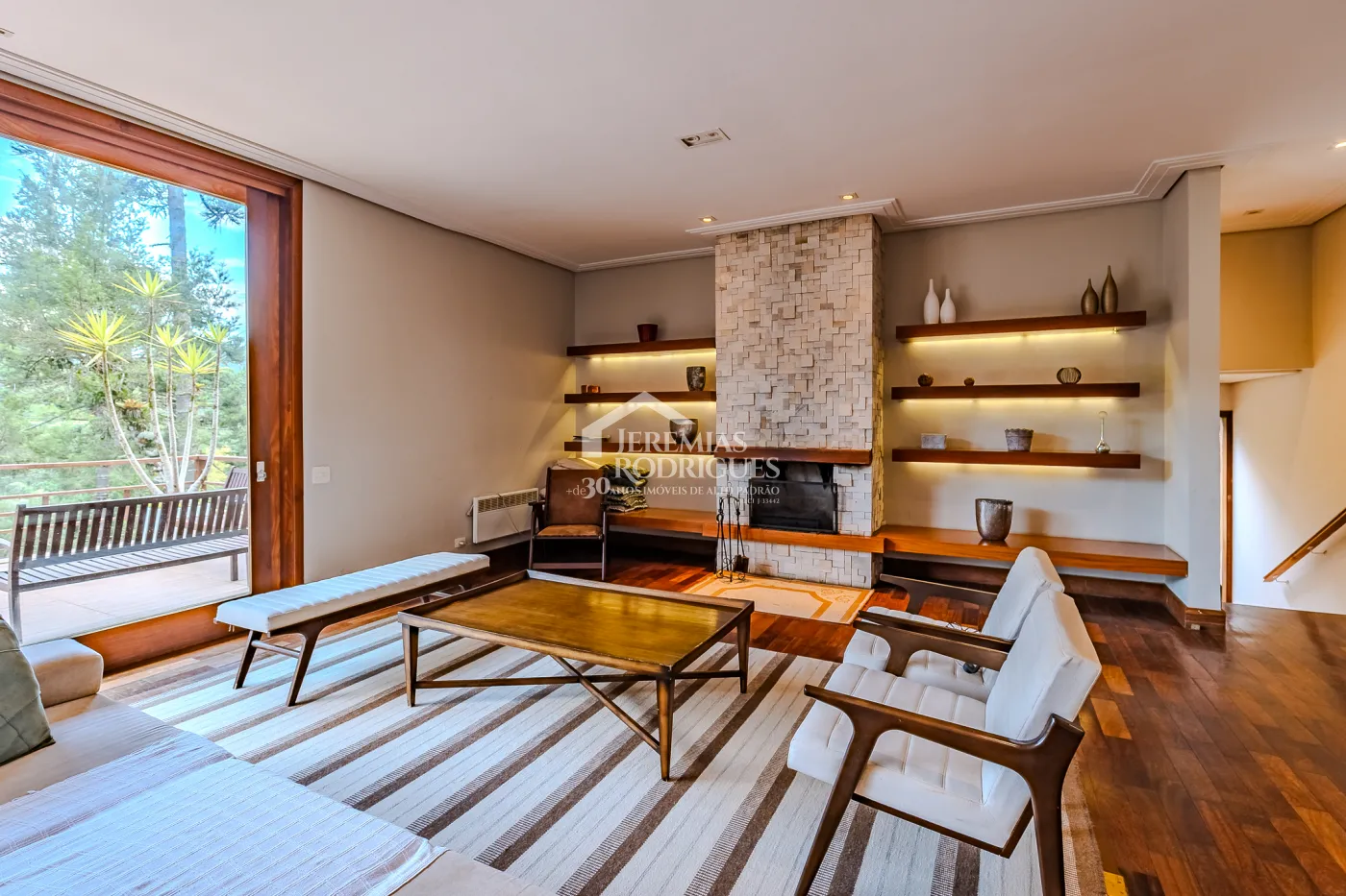 Casa para venda com 5 suítes no Condomínio Villandry em Campos do Jordão/SP