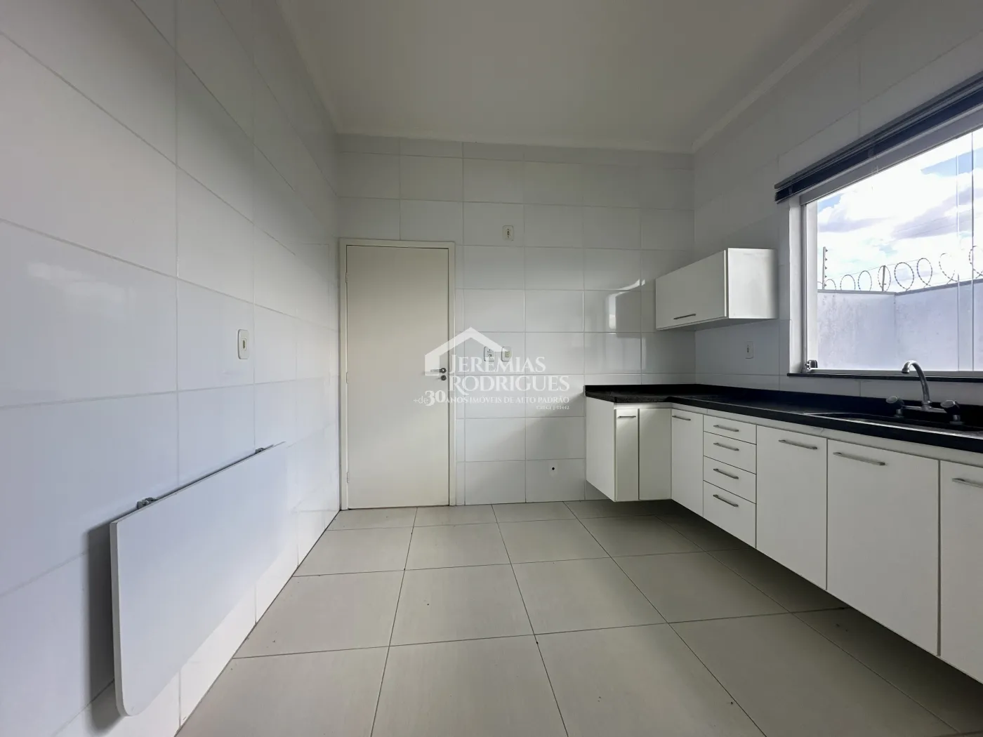 Casa para venda com 3 dormitórios no Condomínio Campos Do Conde I em Tremembé/SP