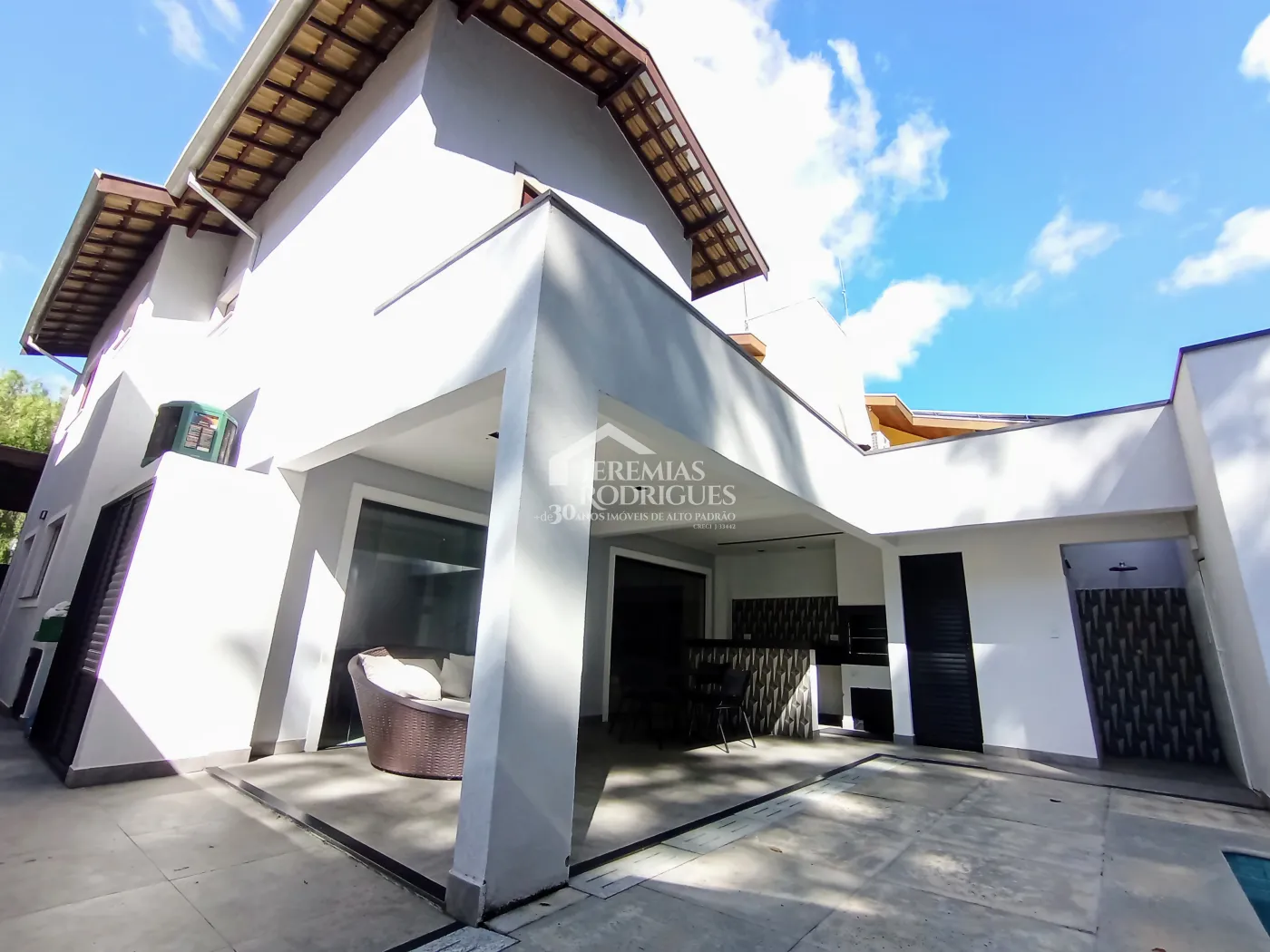 Casa à venda com 3 dormitórios no Condomínio Campos do Conde I em Tremembé/SP.