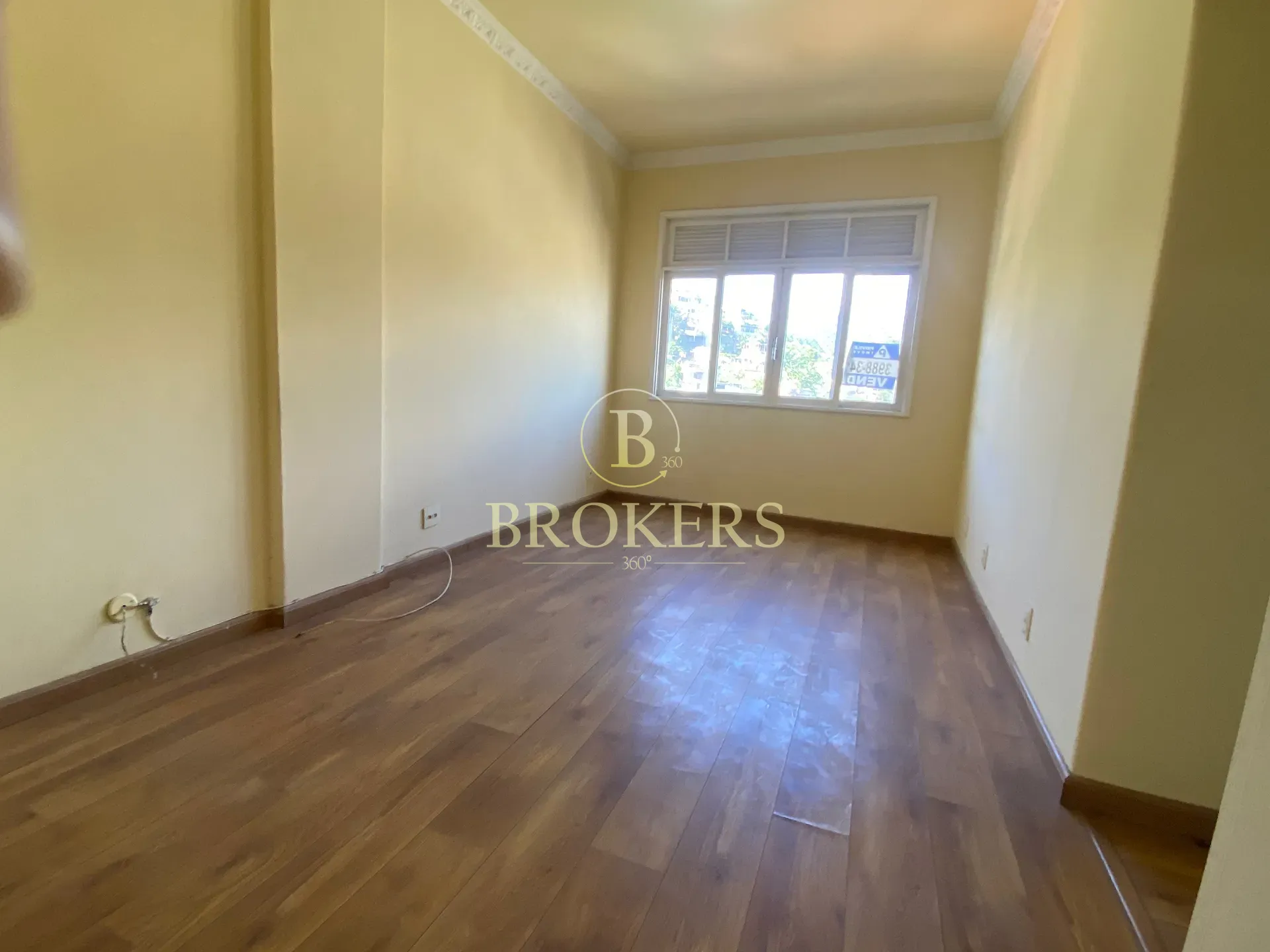 Apartamento autentico com sala ampla, 2 quartos e escritório à venda em Santa Teresa, localização c