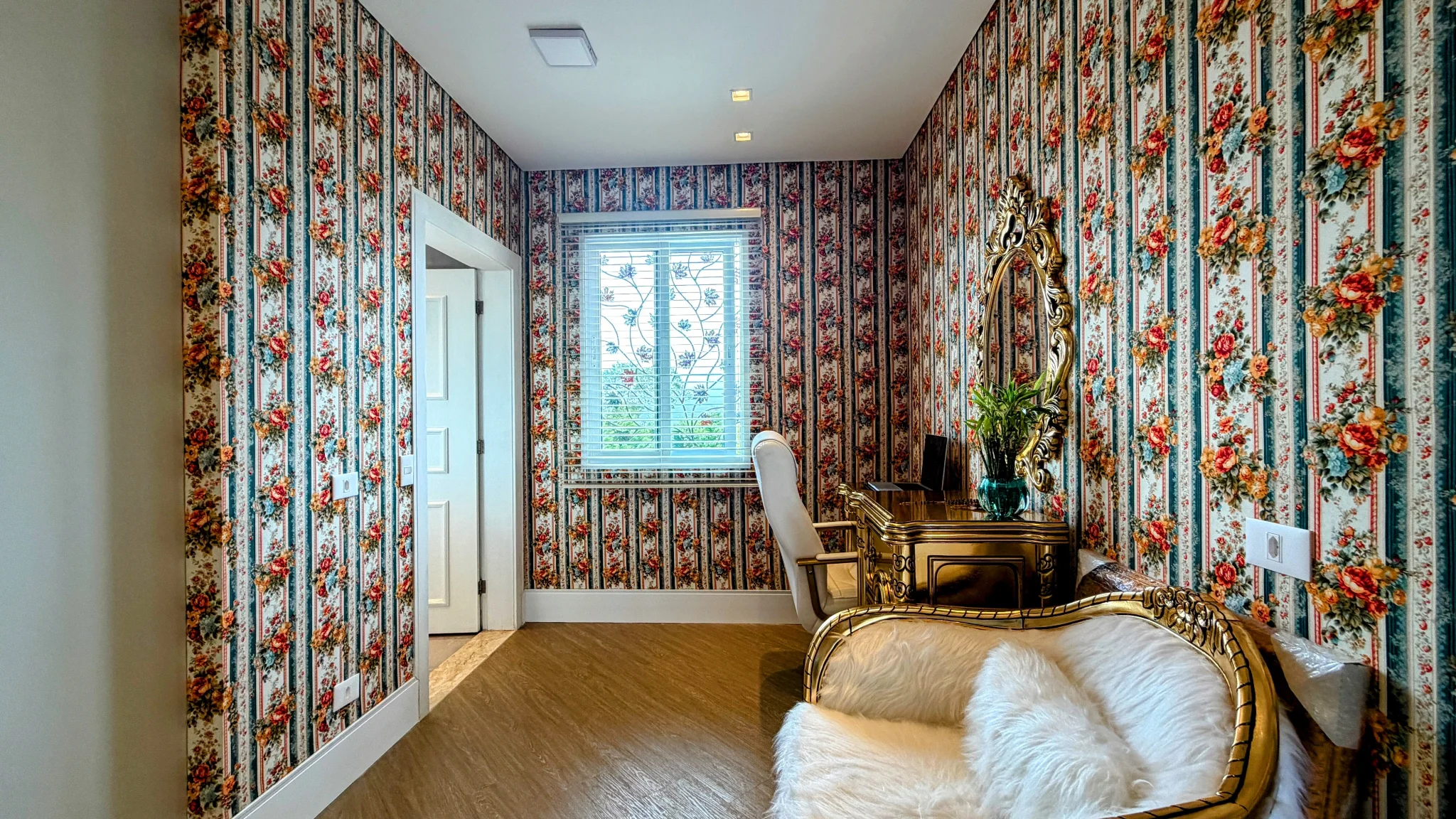 Casa à venda com 4 suítes no  Condomínio Iporanga em Campos do Jordão/SP. 