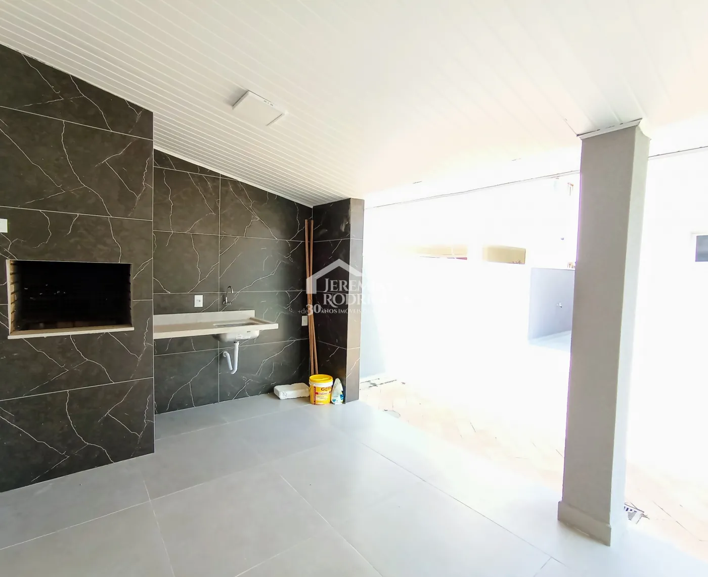 Casa à venda com 3 dormitórios no Condomínio Taubaté Village em Taubaté/SP.