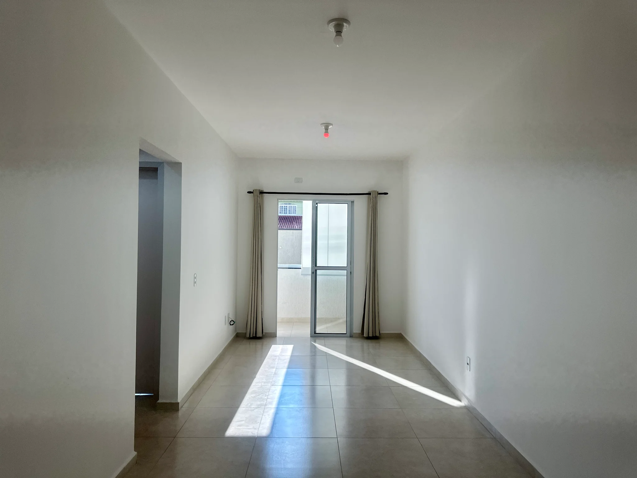 Apartamento com 2 dormitórios, 66m² para locação no Condomínio Village São José em Taubaté/SP