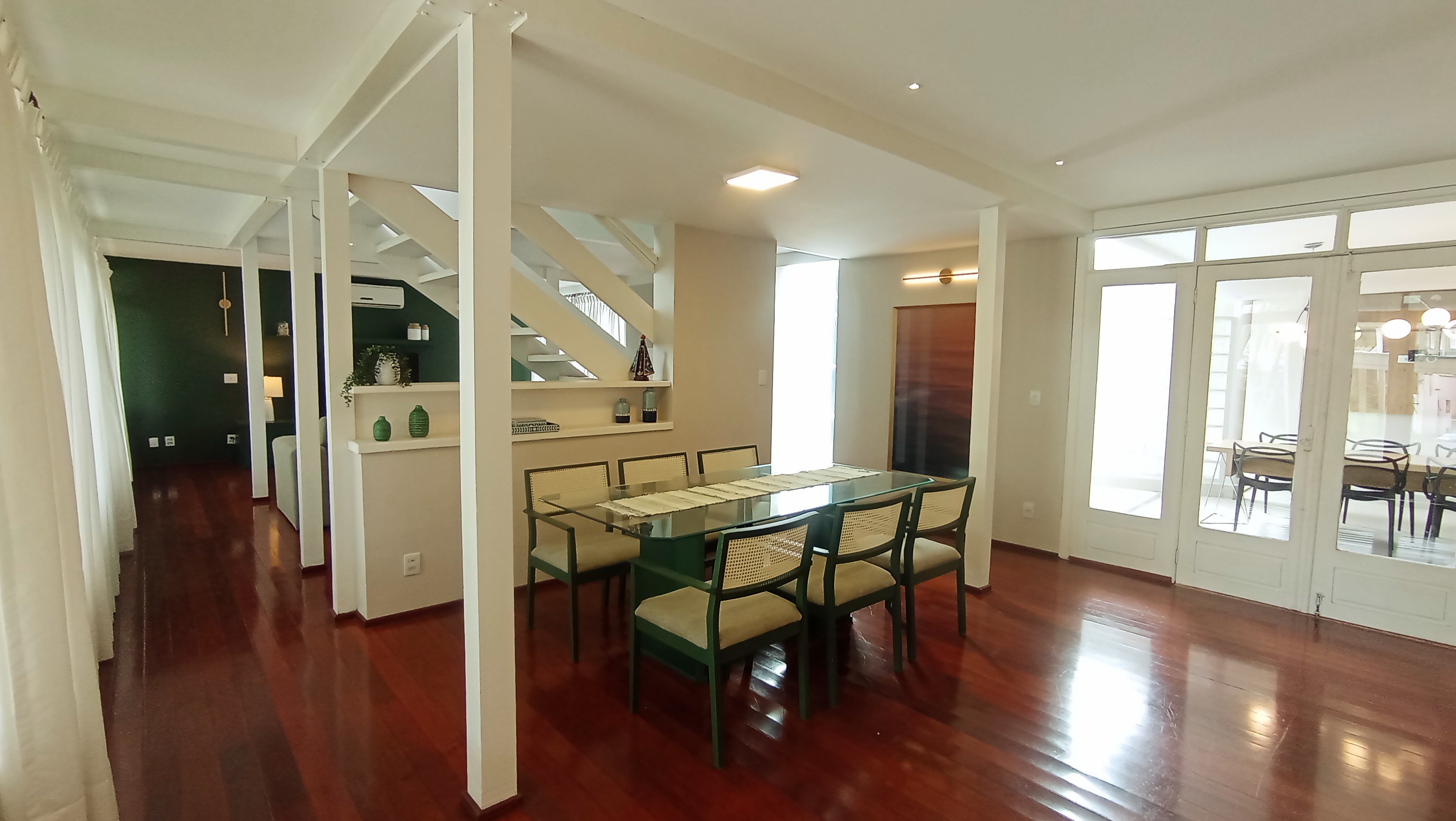 Casa à venda com 3 dormitórios no Condomínio Portal do Sol em Tremembé/SP.