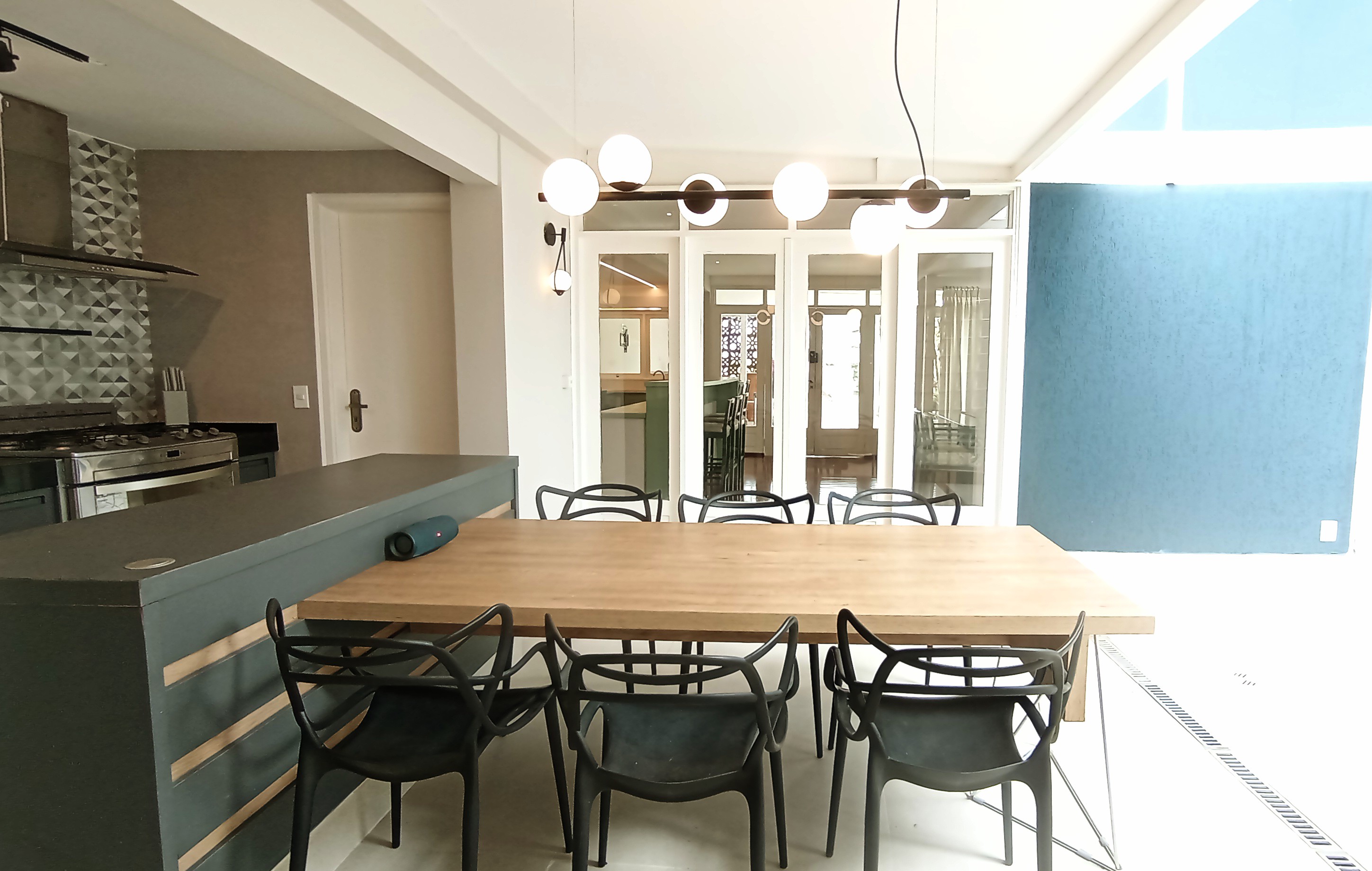 Casa à venda com 3 dormitórios no Condomínio Portal do Sol em Tremembé/SP.