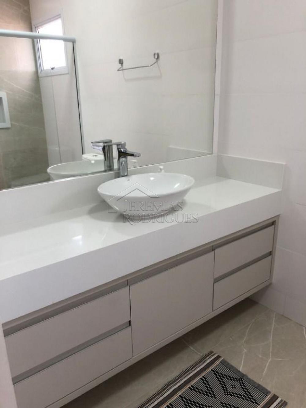 Casa à venda com 3 suítes no Condomínio Reserva dos Lagos em Pindamonhangaba/SP.