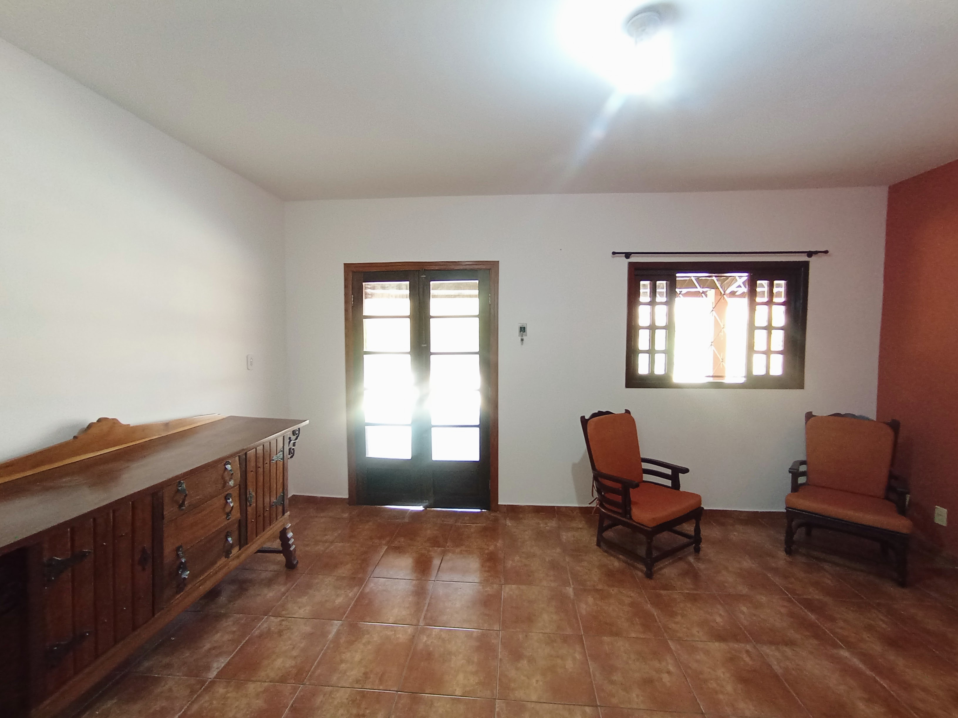 Chácara para venda e locação com 3 dormitórios no bairro Santana em Pindamonhangaba/SP.