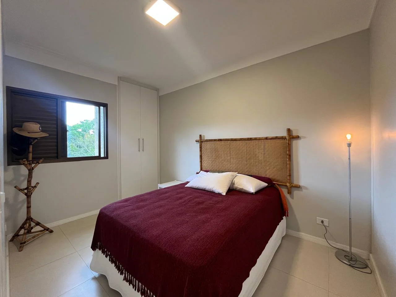 Apartamento à venda com 4 dormitórios, 260 m² no Edifício Recanto dos Nobres em Ubatuba/SP. 