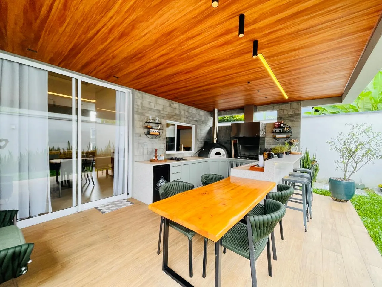 Casa à venda com 3 dormitórios no Condomínio Terras de San Marco em Taubaté/SP.