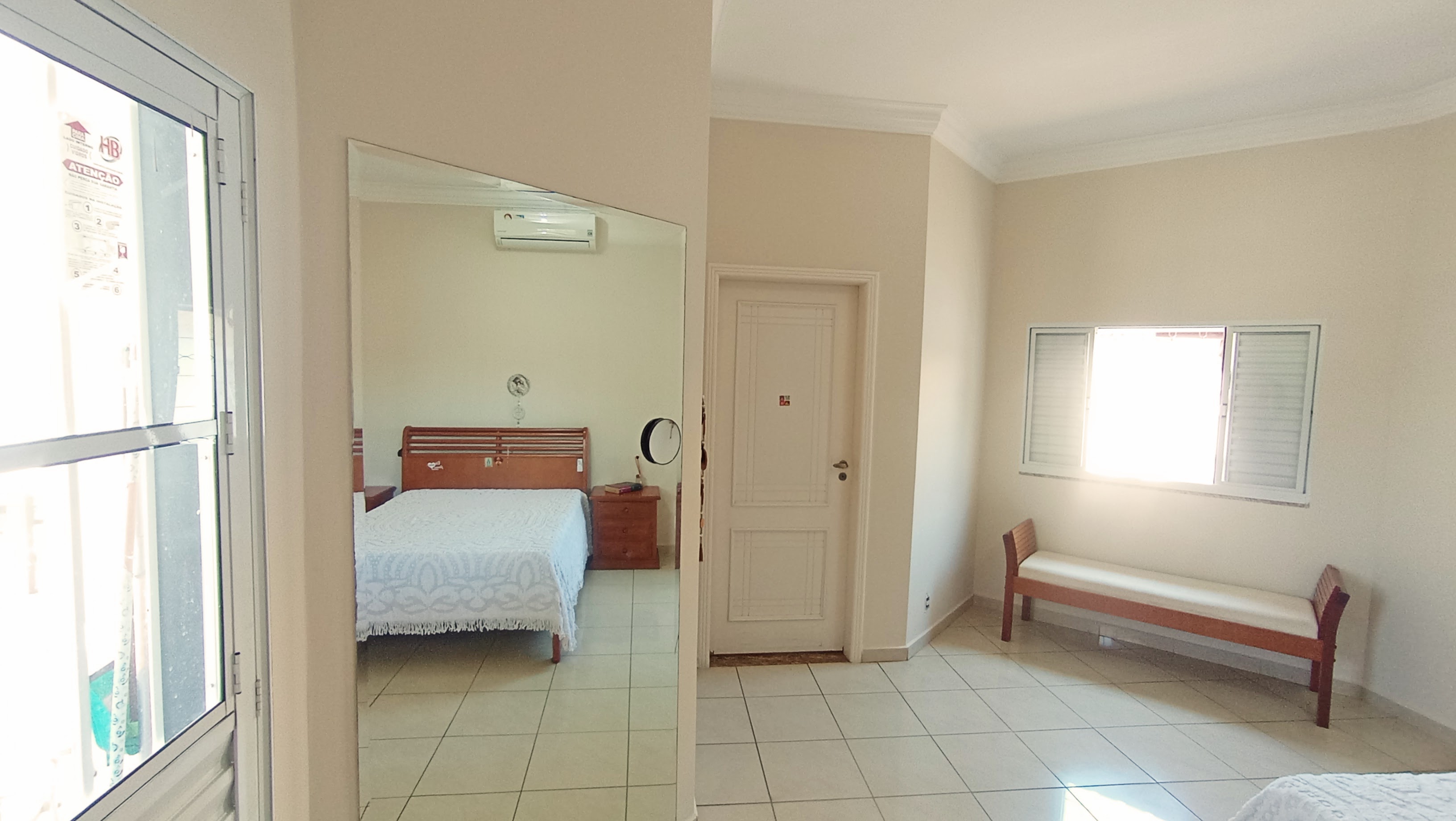 Casa à venda com 4 dormitórios no Condomínio Taubaté Village em Taubaté/SP.