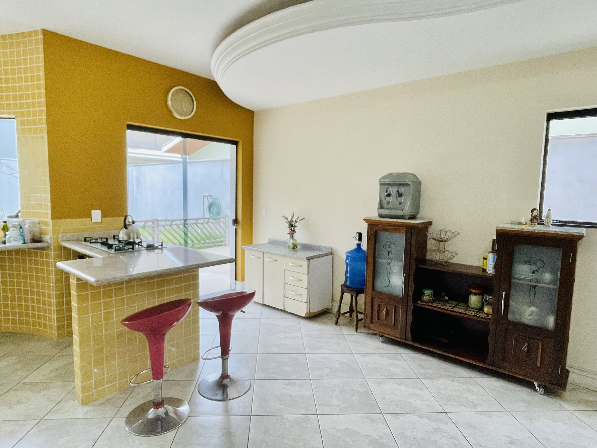 Casa à venda com 4 dormitórios no Condomínio Jardim das Hortênsias em Taubaté/SP.