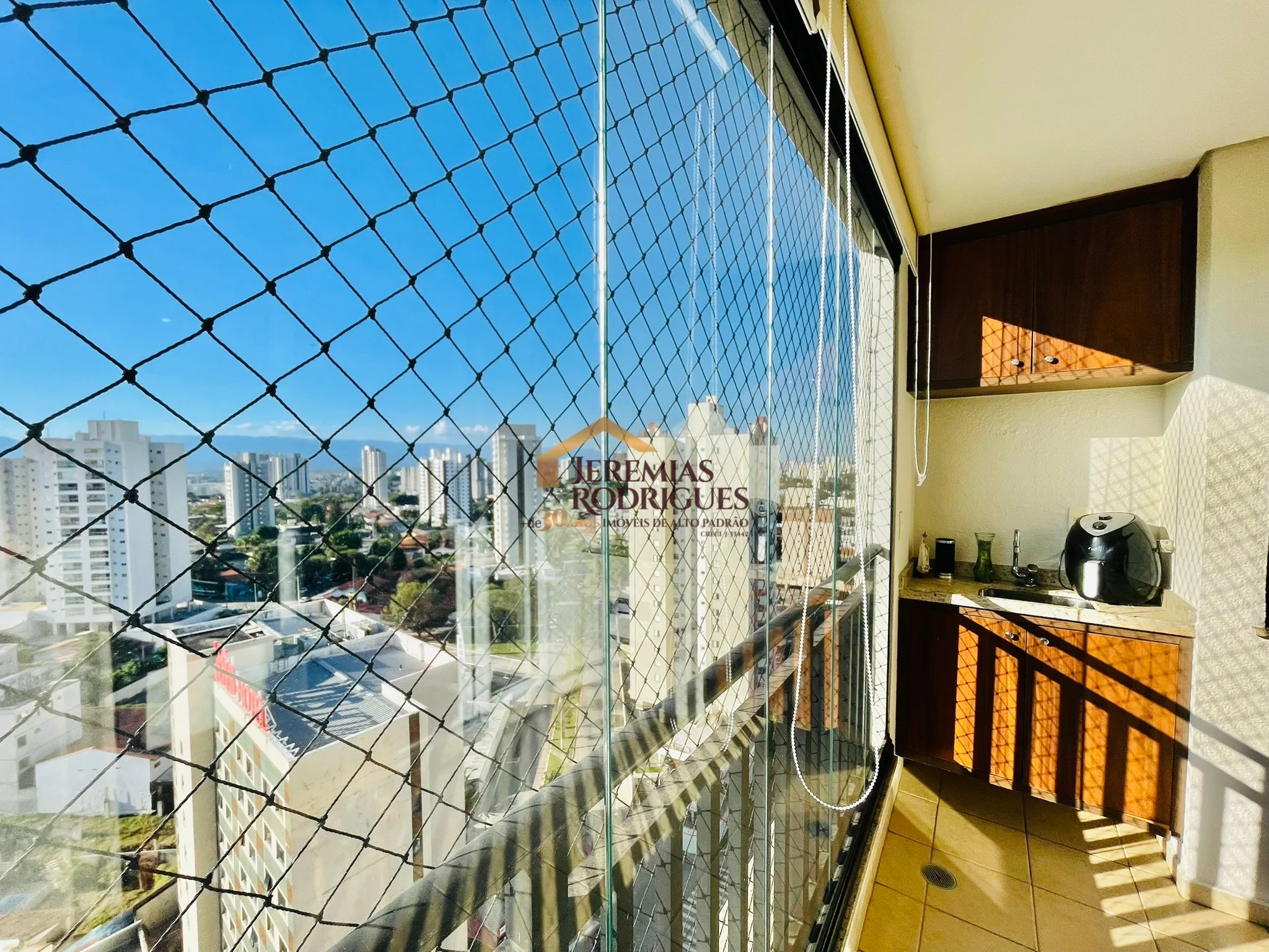 Apartamento à venda no Edifício Sauípe em Taubaté/SP.