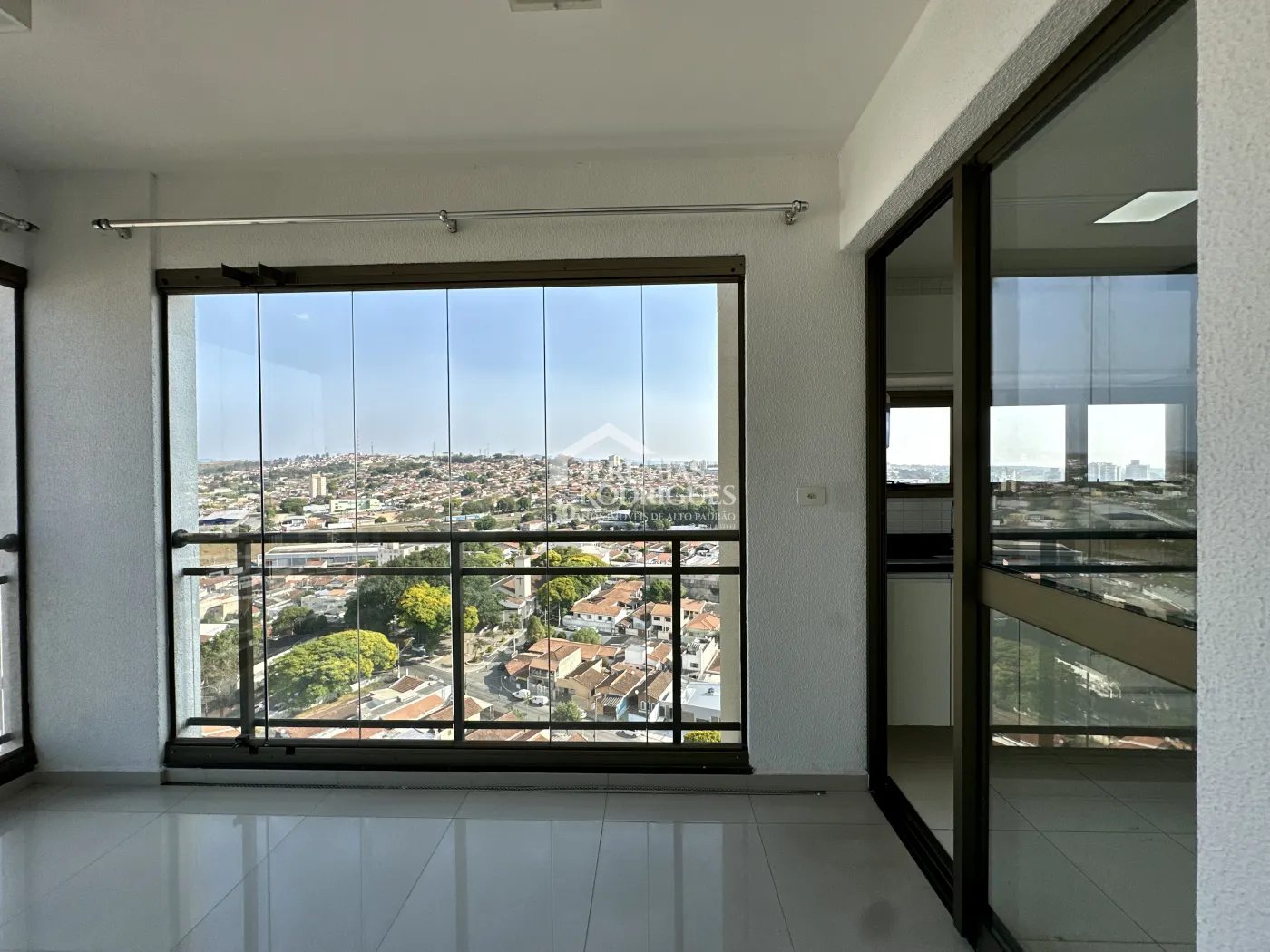 Apartamento com 3 dormitórios, 125 m² - Edifício Jabuticabeiras - Taubaté/SP.