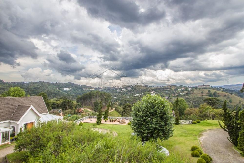 Casa à venda com 7 dormitórios no bairro Recanto das Araucárias em Campos do Jordão/SP.