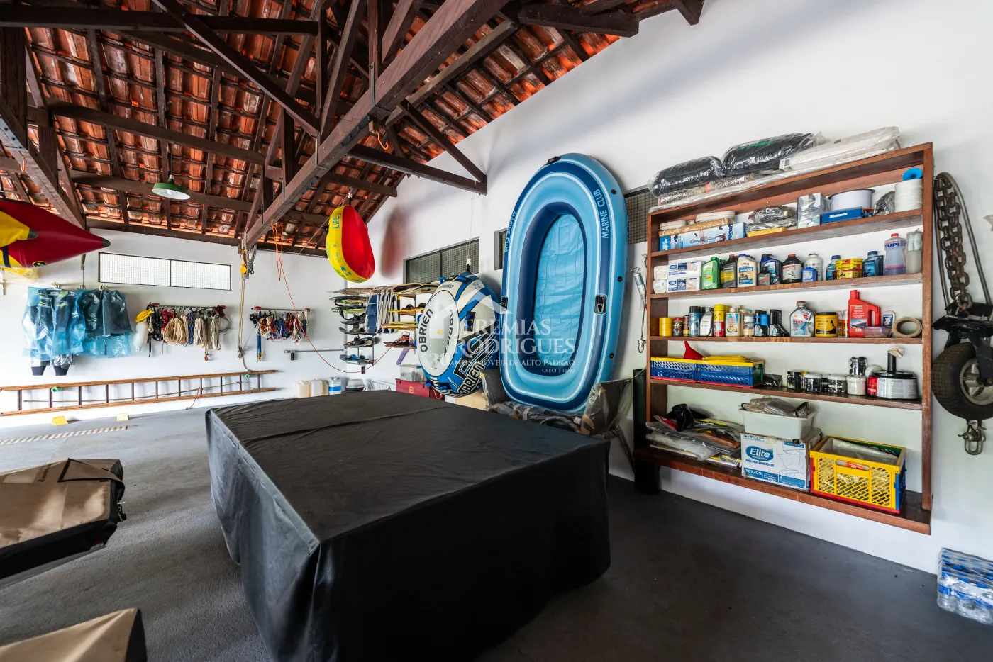 Sitio com 9 suítes, 2.600 m² - Piracaia/SP.