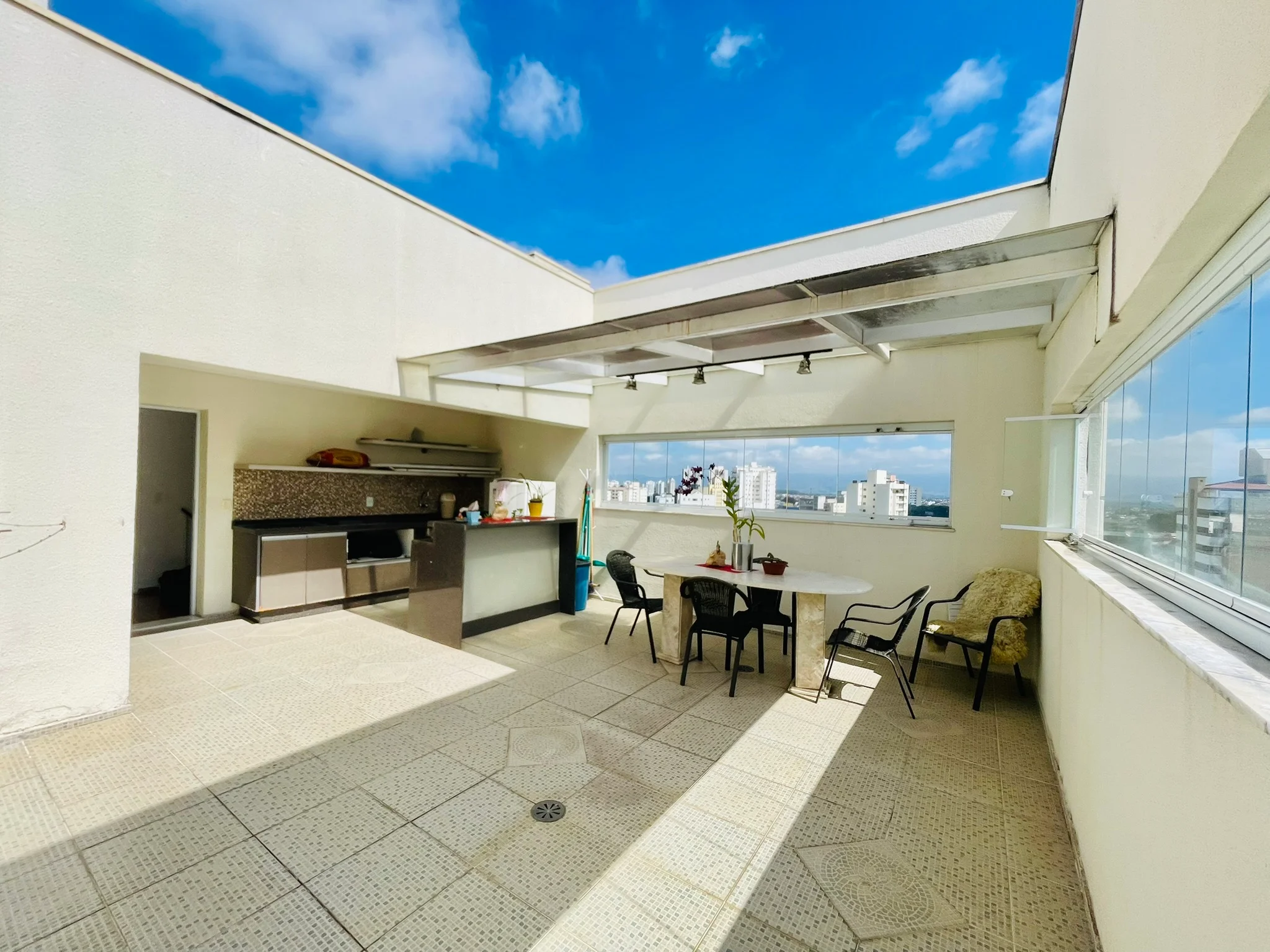 Cobertura duplex à venda no Edifício San Paolo em Taubaté/SP. 