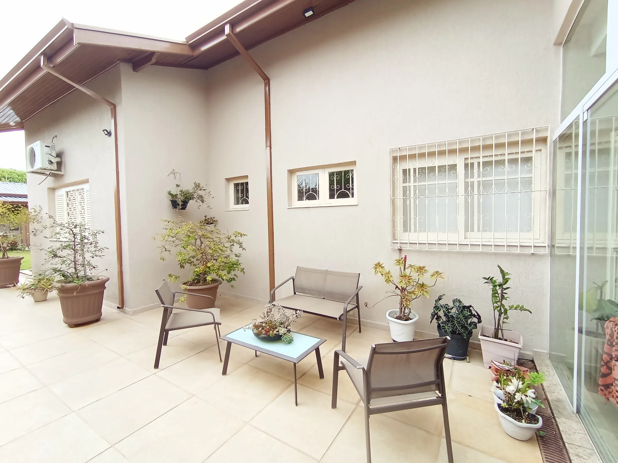 Casa à venda com 4 dormitórios no Residencial Doutor Lessa em Pindamonhangaba/SP. 
