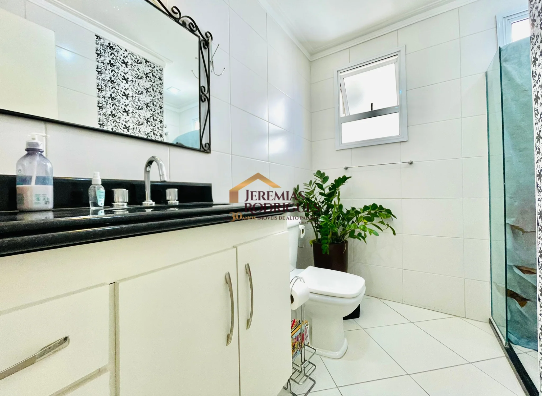 Apartamento à venda no Edifício Sauípe em Taubaté/SP.