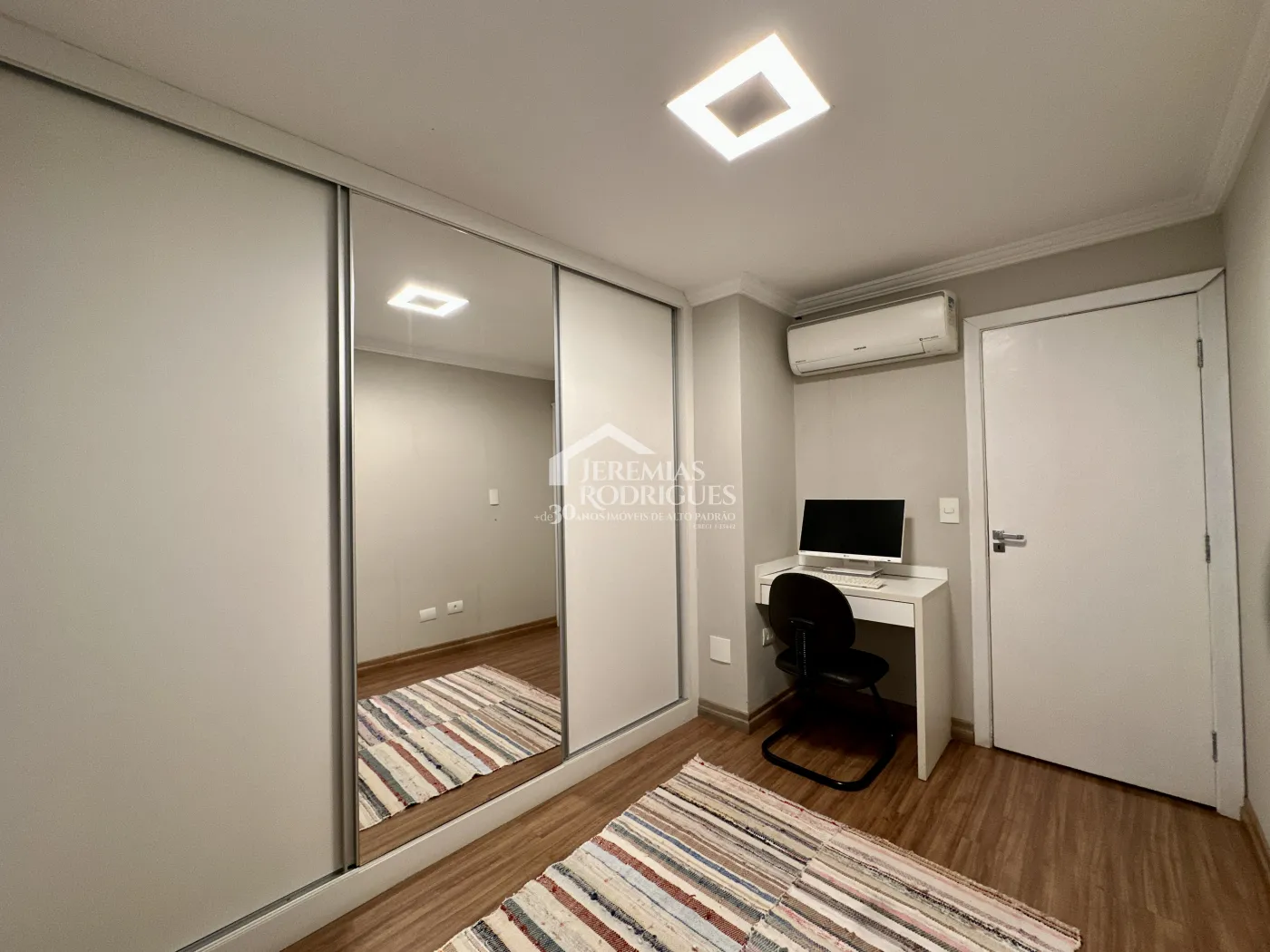 Apartamento com 2 dormitórios, 171 m² - Edifício Solar dos Juritis - Taubaté/SP.