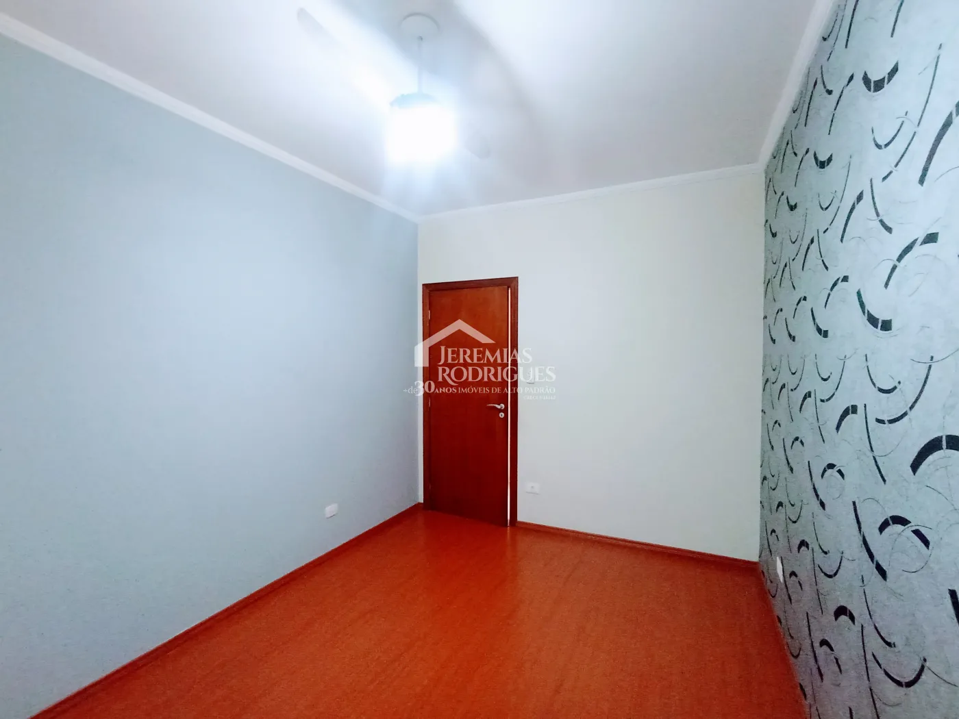 Casa à venda com 3 dormitórios no Condomínio Vale dos Príncipes em Taubaté/SP.