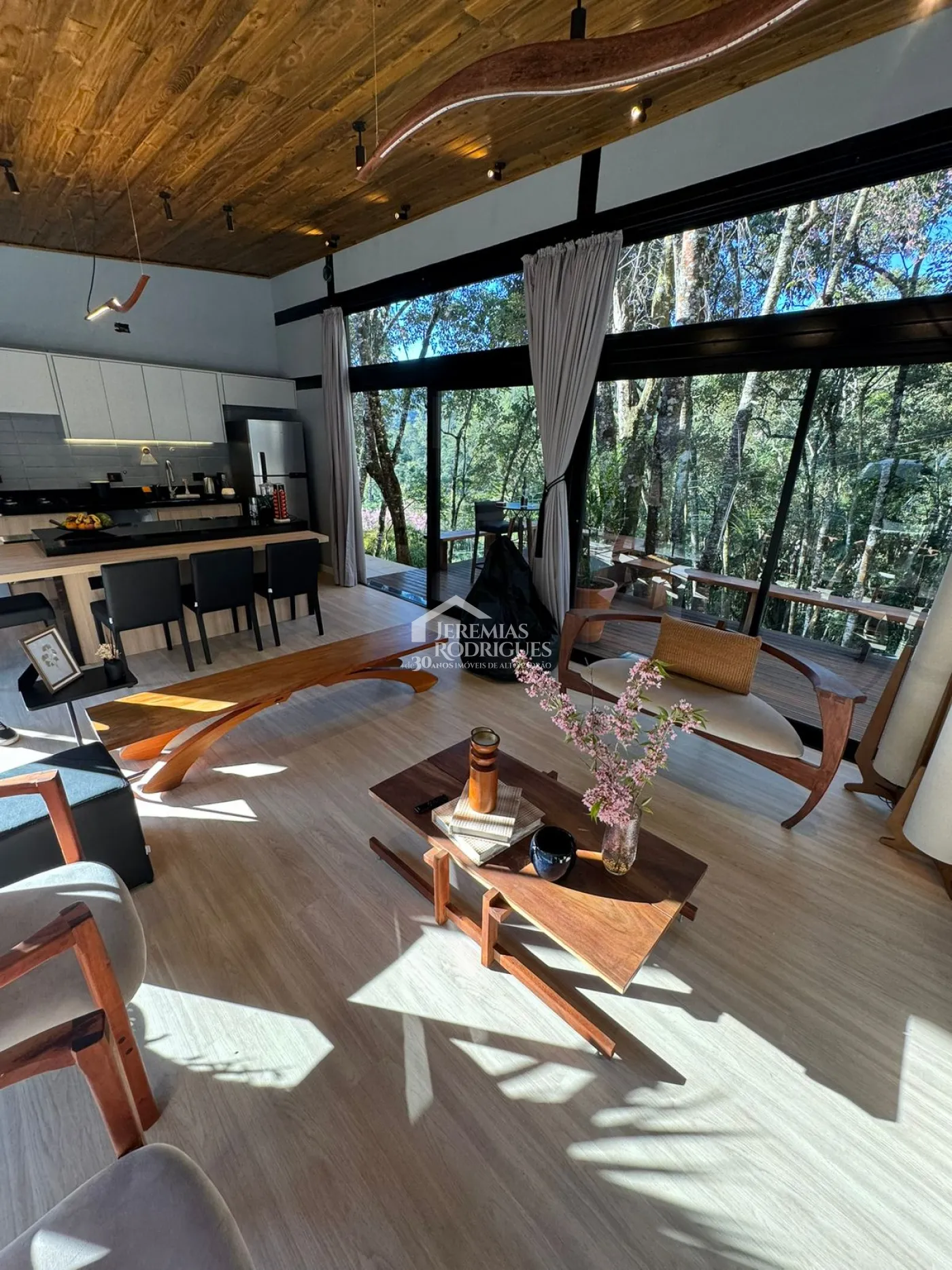 Casa à venda com 2 dormitórios no Condomínio Villagio Santa Cruz em Santo Antônio do Pinhal/SP.