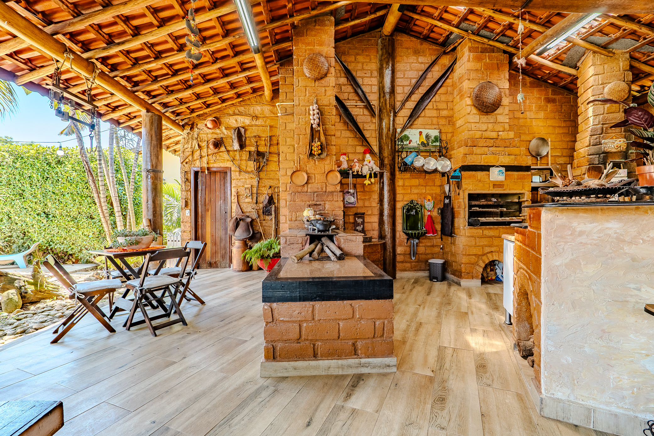 Casa à venda com 4 dormitórios no Condomínio Village Paineiras em Pindamonhangaba/SP.