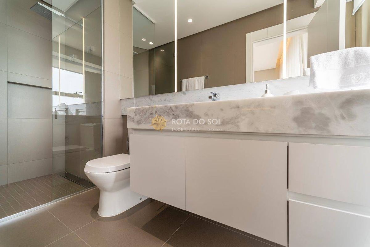 Yachthouse Apartamento Alto Padrão 4 Suítes no Centro de Balneário Camboriú SC