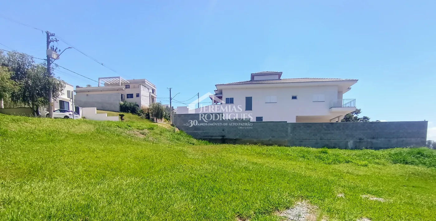 Terreno à venda com 412 m² no Condomínio Reserva dos Lagos em Pindamonhangaba/SP.