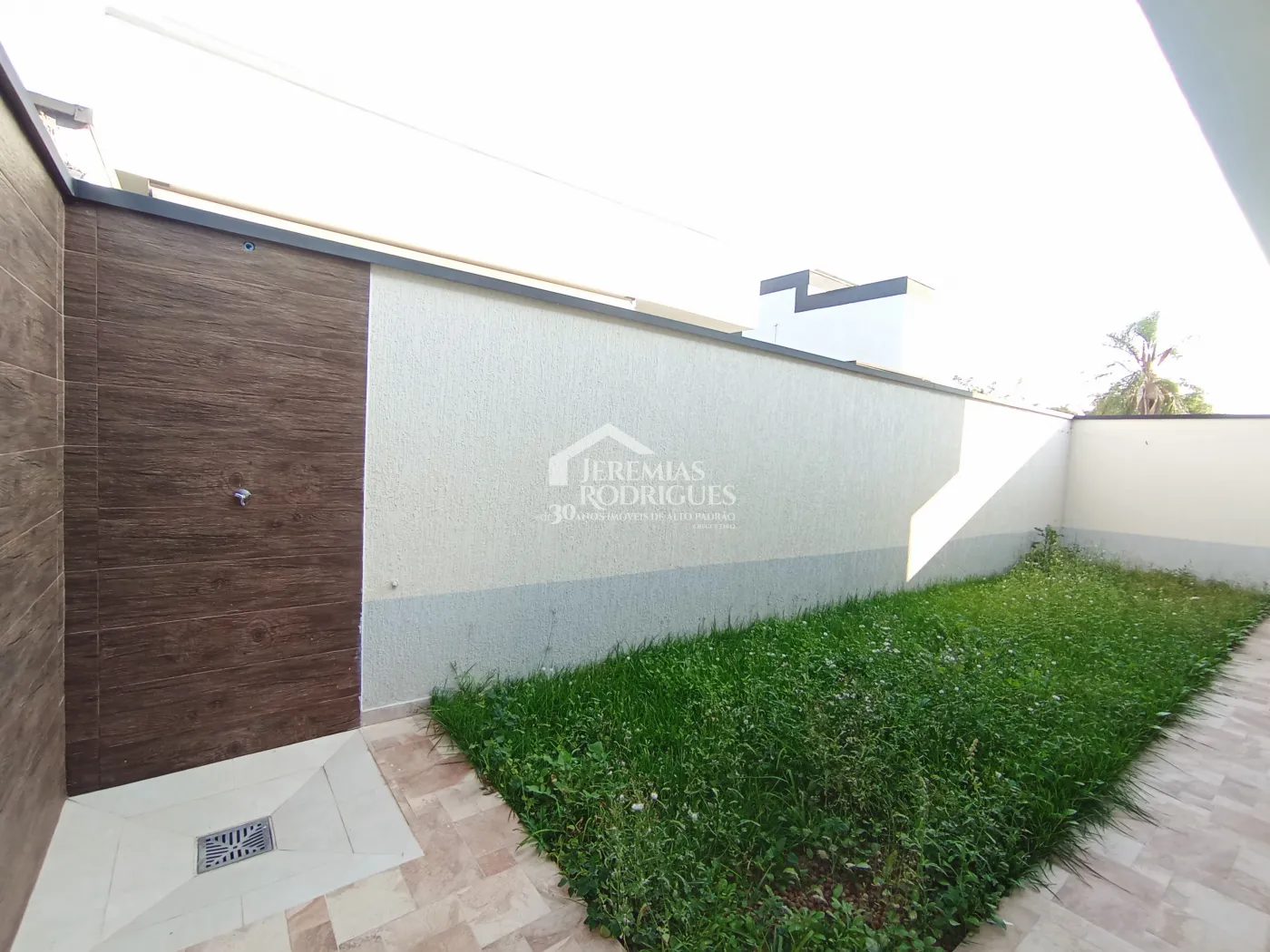 Casa à venda com 3 dormitórios no Condomínio Morada do Visconde em Tremembé/SP.