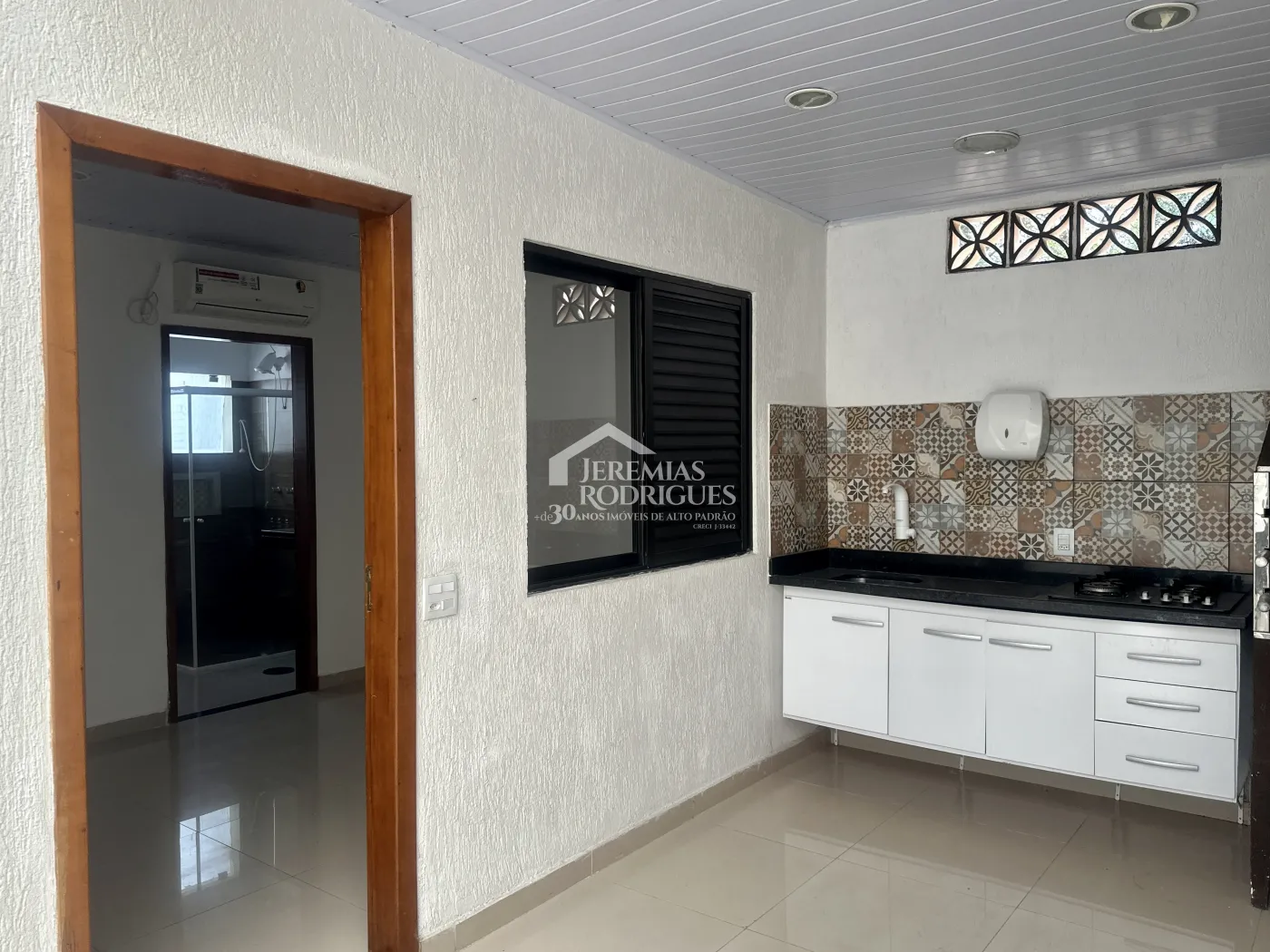 Casa para venda e locação com 4 dormitórios no Condomínio Alto dos Pinheiros em Taubaté/SP.